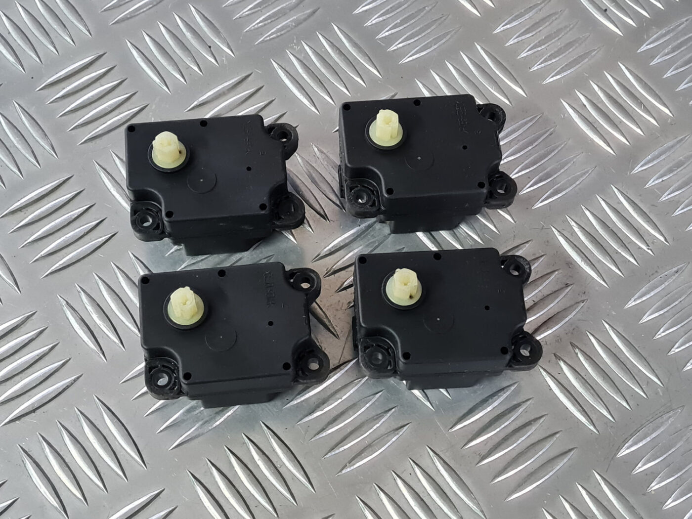 Apsildes sistēmas aktuators priekš VOLVO XC 60 2009 3 Apsildes sistēmas aktuators priekš VOLVO XC 60 2009