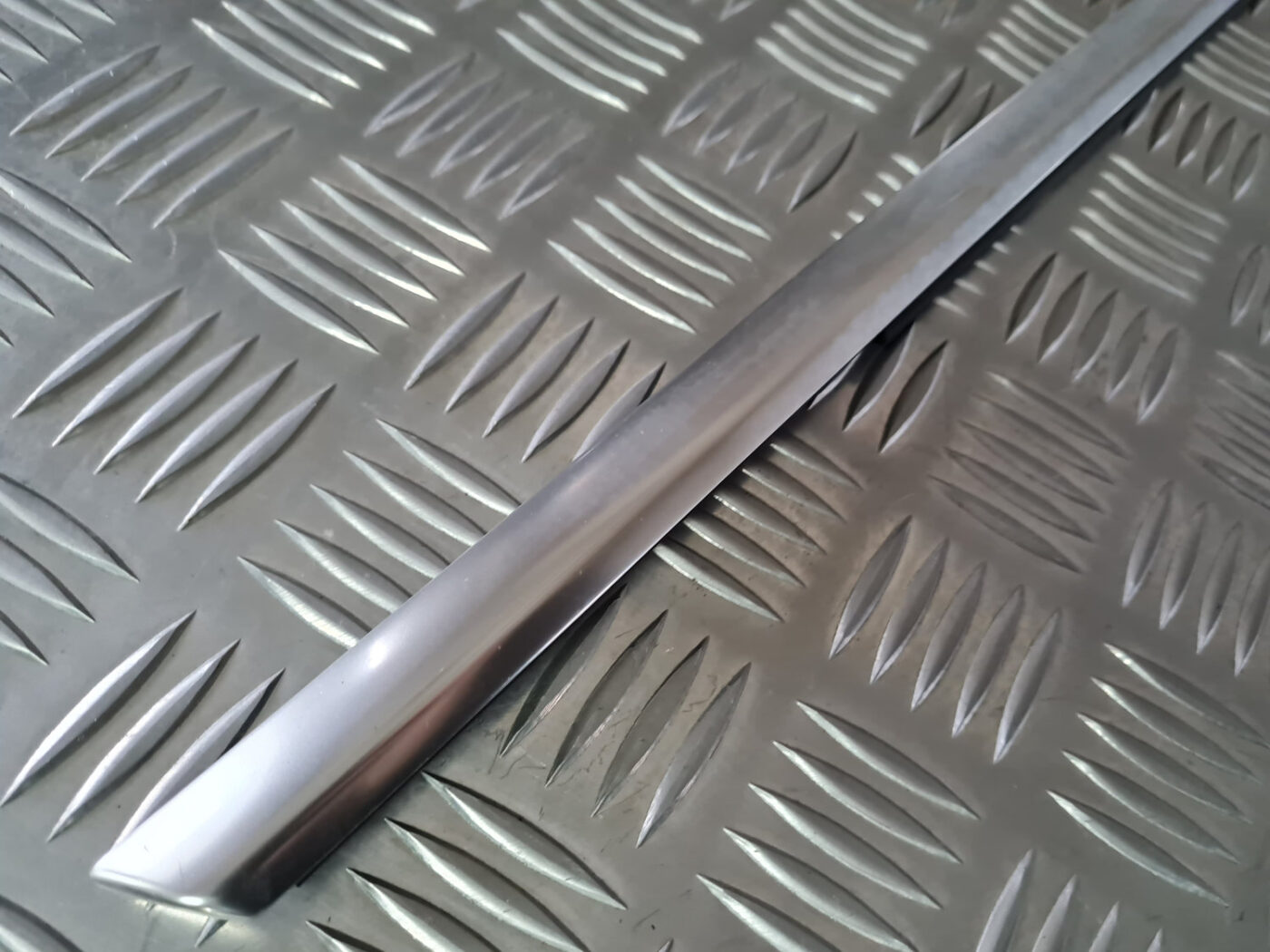 Durvju stikla moldings priekš VOLVO XC 60 2009 2 Durvju stikla moldings priekš VOLVO XC 60 2009