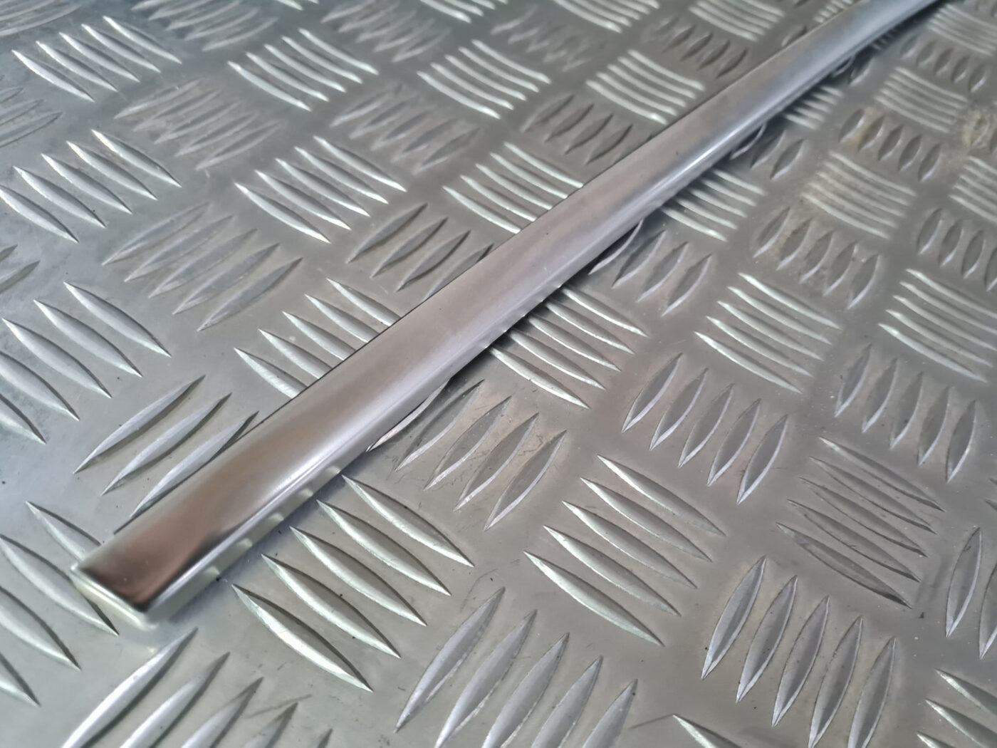 Durvju stikla moldings priekš VOLVO XC 60 2009 2 Durvju stikla moldings priekš VOLVO XC 60 2009