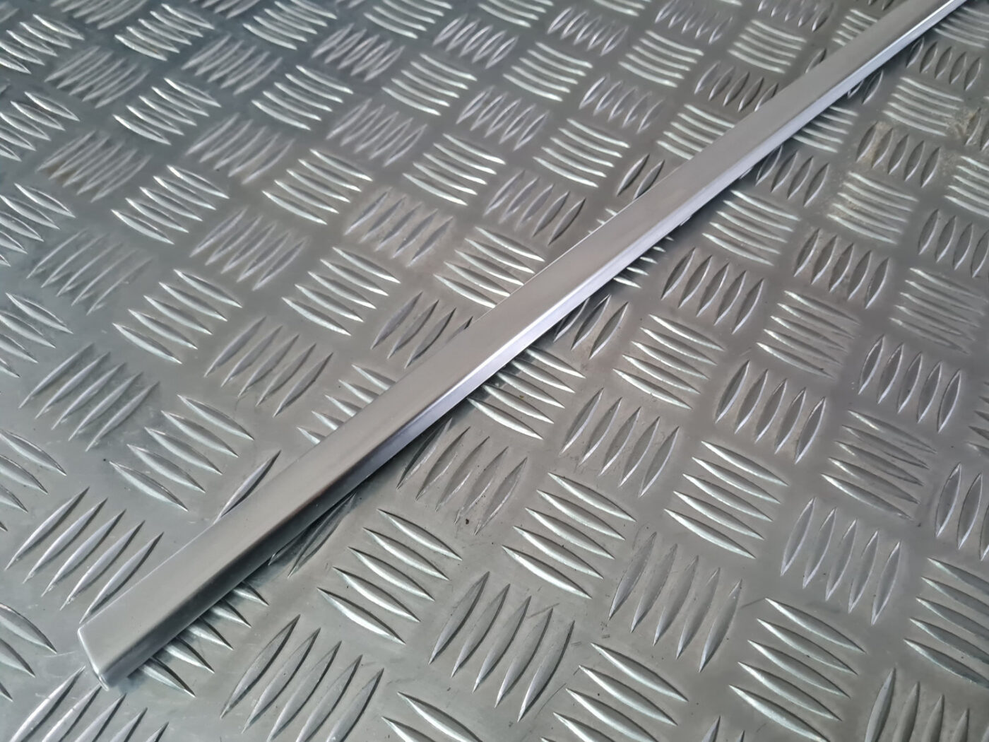 Durvju stikla moldings priekš VOLVO XC 60 2009 2 Durvju stikla moldings priekš VOLVO XC 60 2009