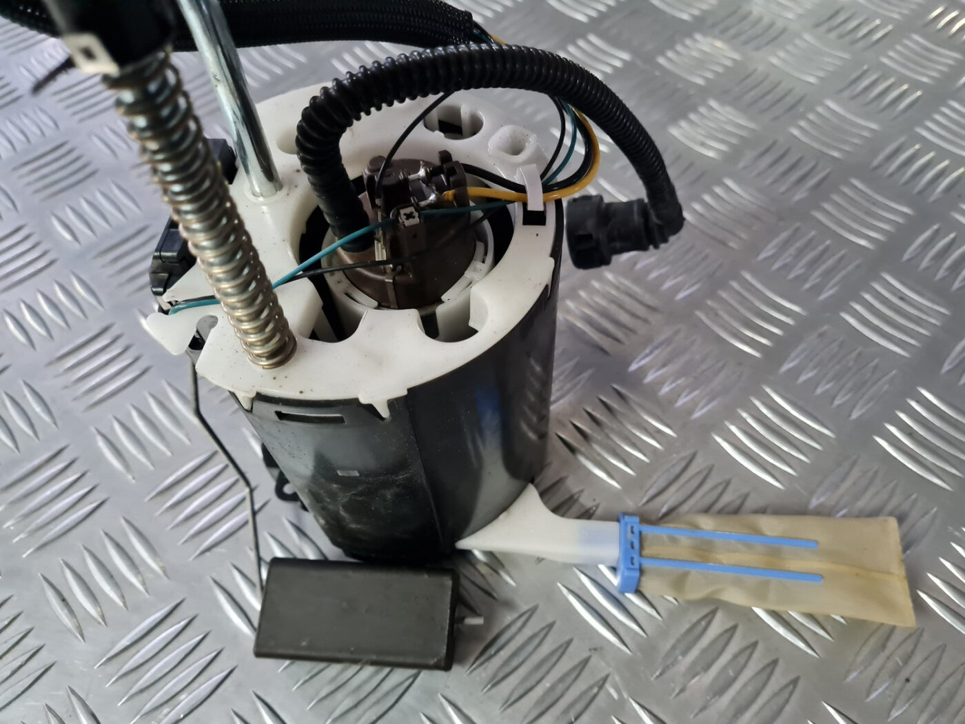 Degvielas tvertnes sūknis priekš VOLVO XC 60 2009 2 Degvielas tvertnes sūknis priekš VOLVO XC 60 2009