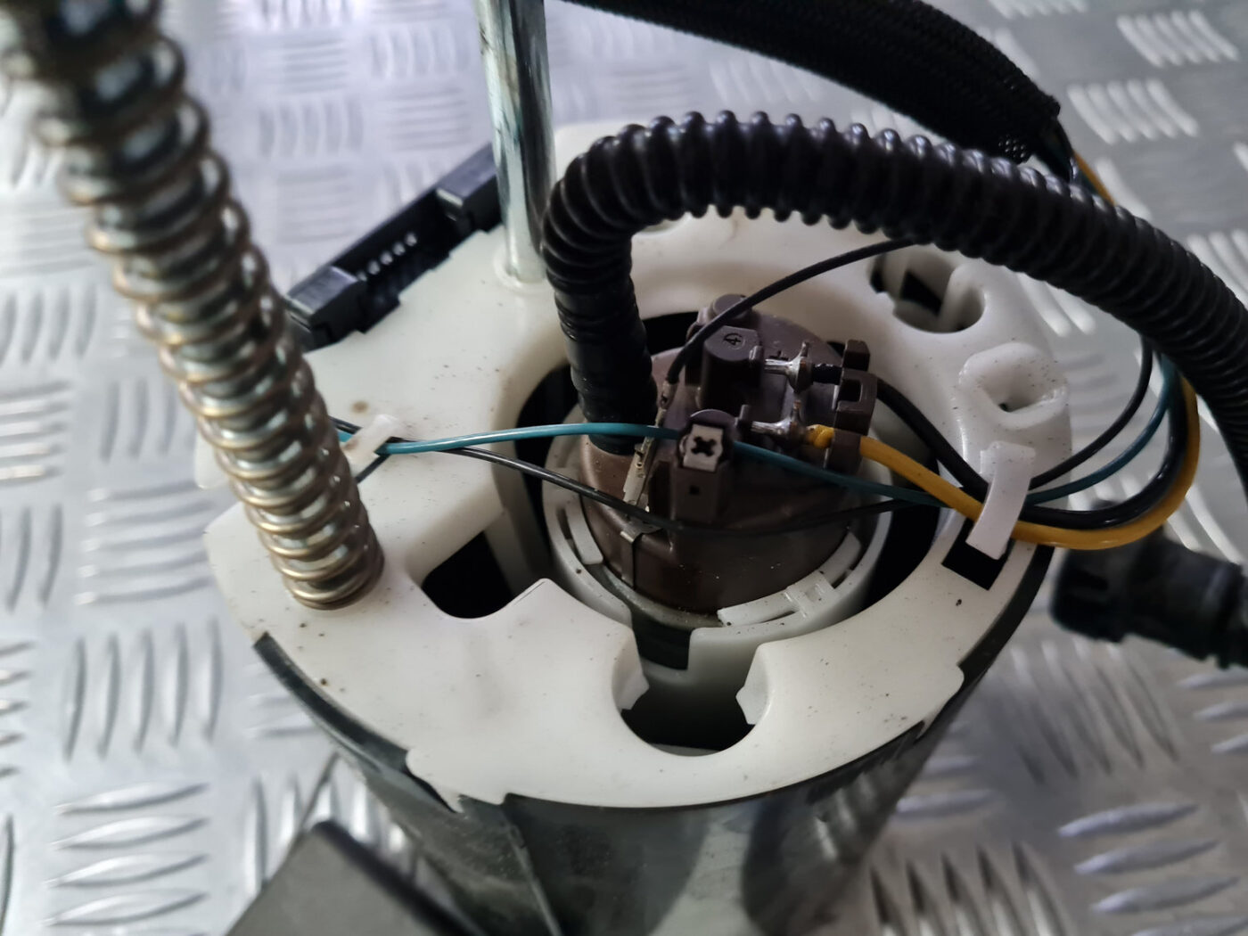 Degvielas tvertnes sūknis priekš VOLVO XC 60 2009 10 Degvielas tvertnes sūknis priekš VOLVO XC 60 2009