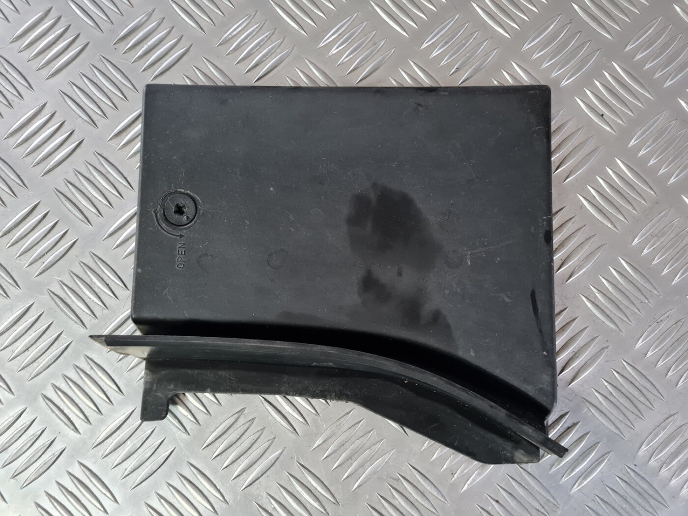 Drošinātāju kārbas korpusa vāks priekš VOLVO XC 60 2009 2 Drošinātāju kārbas korpusa vāks priekš VOLVO XC 60 2009