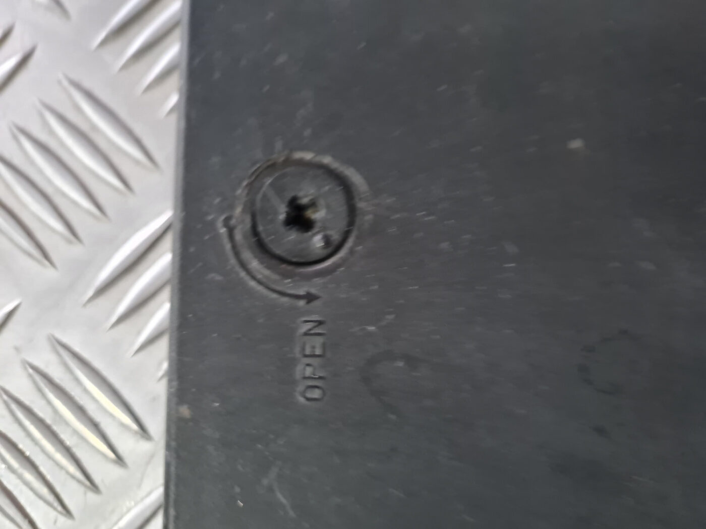 Drošinātāju kārbas korpusa vāks priekš VOLVO XC 60 2009 5 Drošinātāju kārbas korpusa vāks priekš VOLVO XC 60 2009