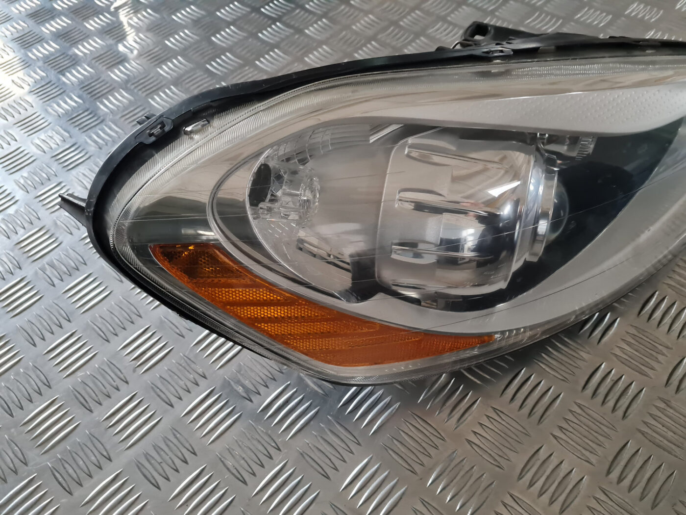 Priekšējais labais lukturis priekš VOLVO XC 60 2009 2 Priekšējais labais lukturis priekš VOLVO XC 60 2009