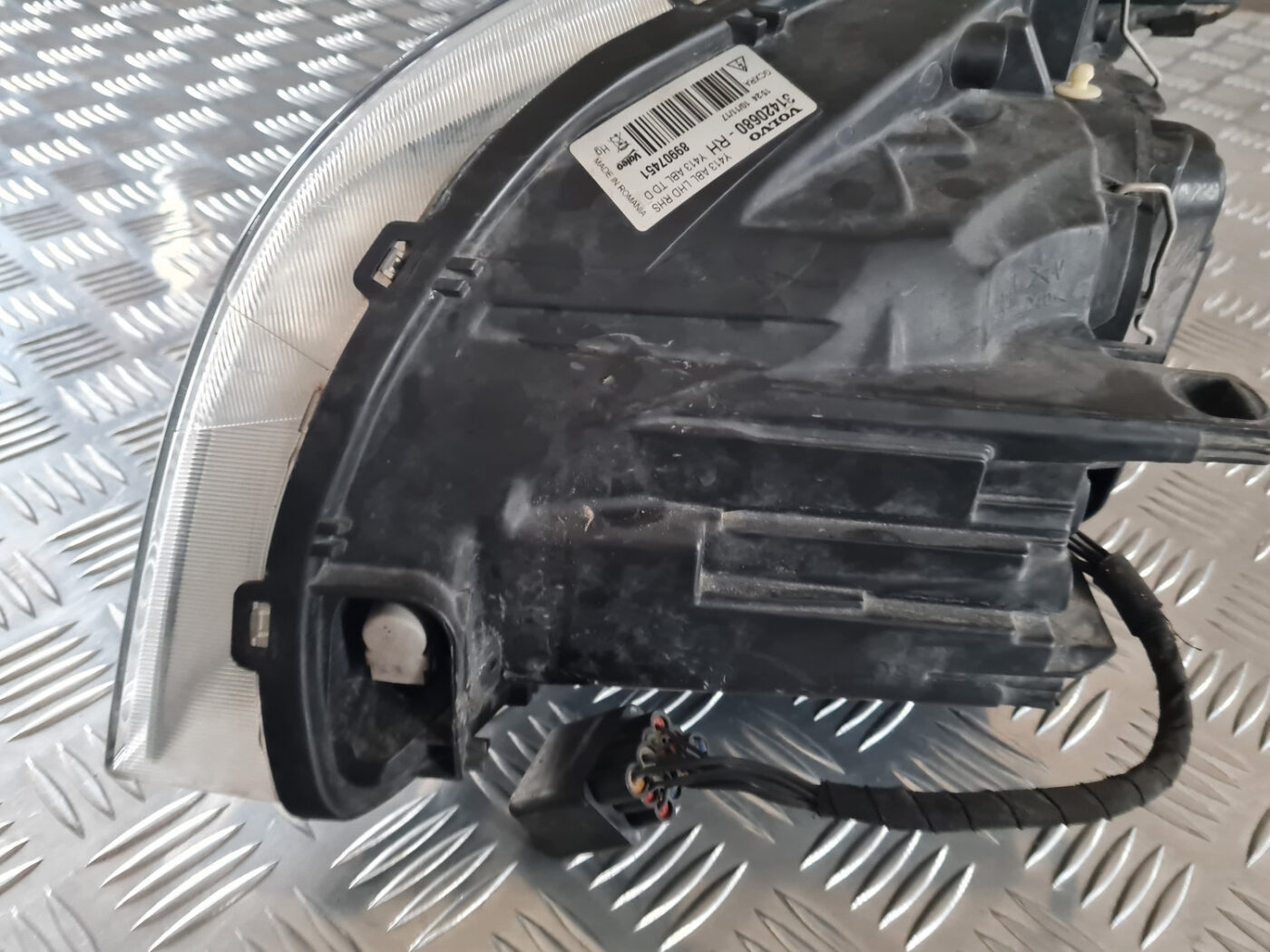 Priekšējais labais lukturis priekš VOLVO XC 60 2009 11 Priekšējais labais lukturis priekš VOLVO XC 60 2009