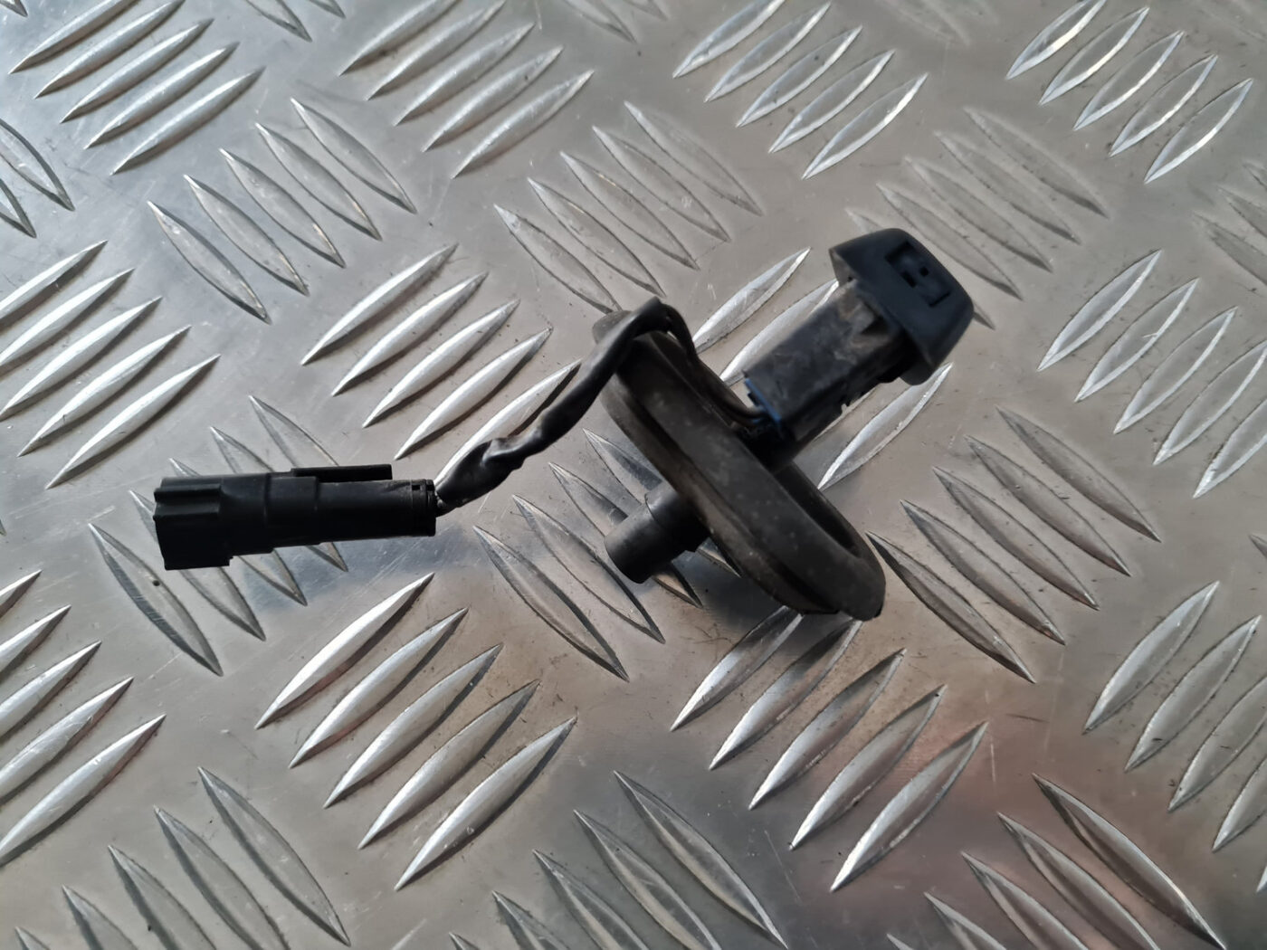 Vējstikla mazgāšanas šķidruma sprausla priekš VOLVO XC 60 2009 2 Vējstikla mazgāšanas šķidruma sprausla priekš VOLVO XC 60 2009