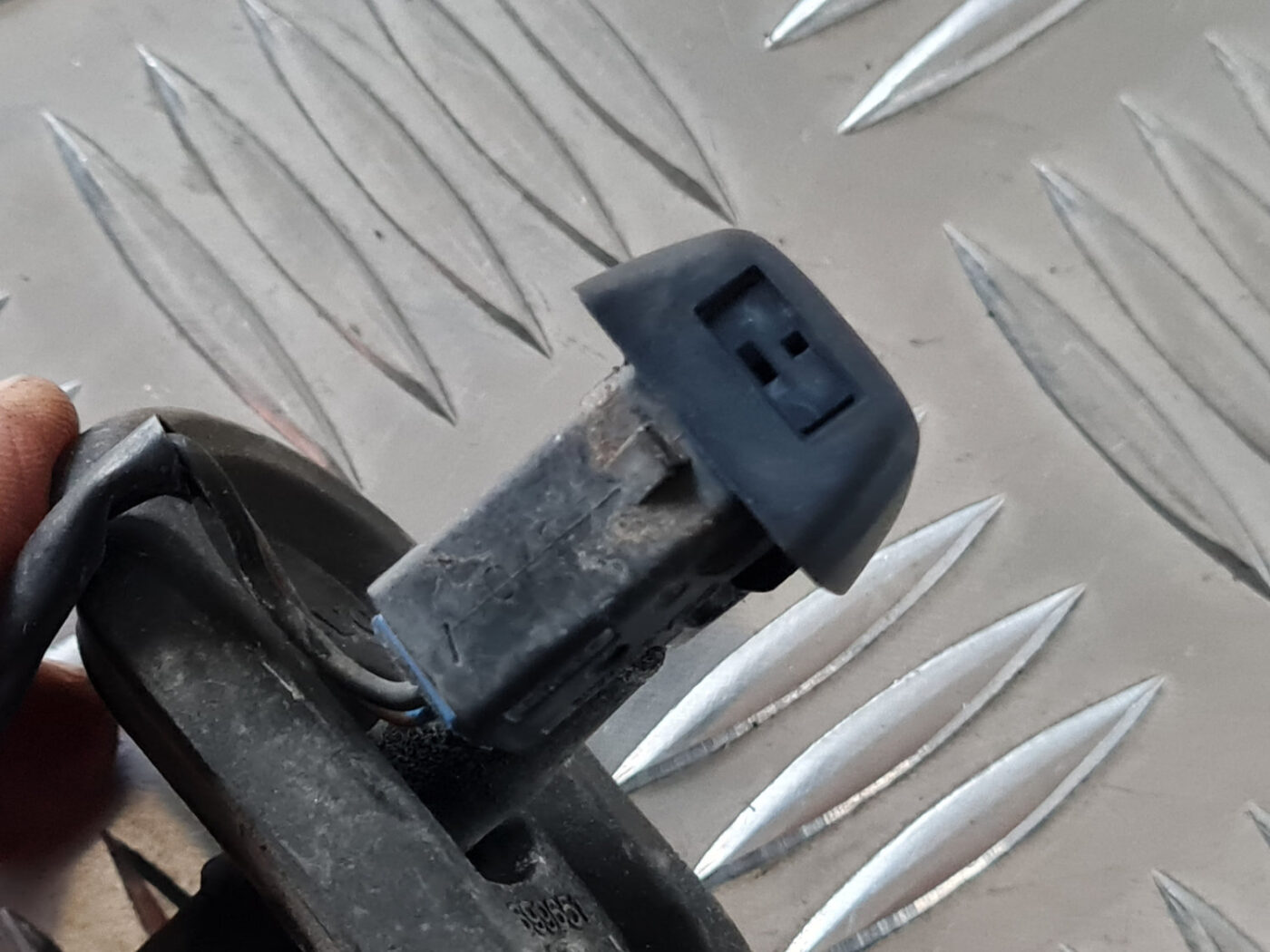 Vējstikla mazgāšanas šķidruma sprausla priekš VOLVO XC 60 2009 6 Vējstikla mazgāšanas šķidruma sprausla priekš VOLVO XC 60 2009