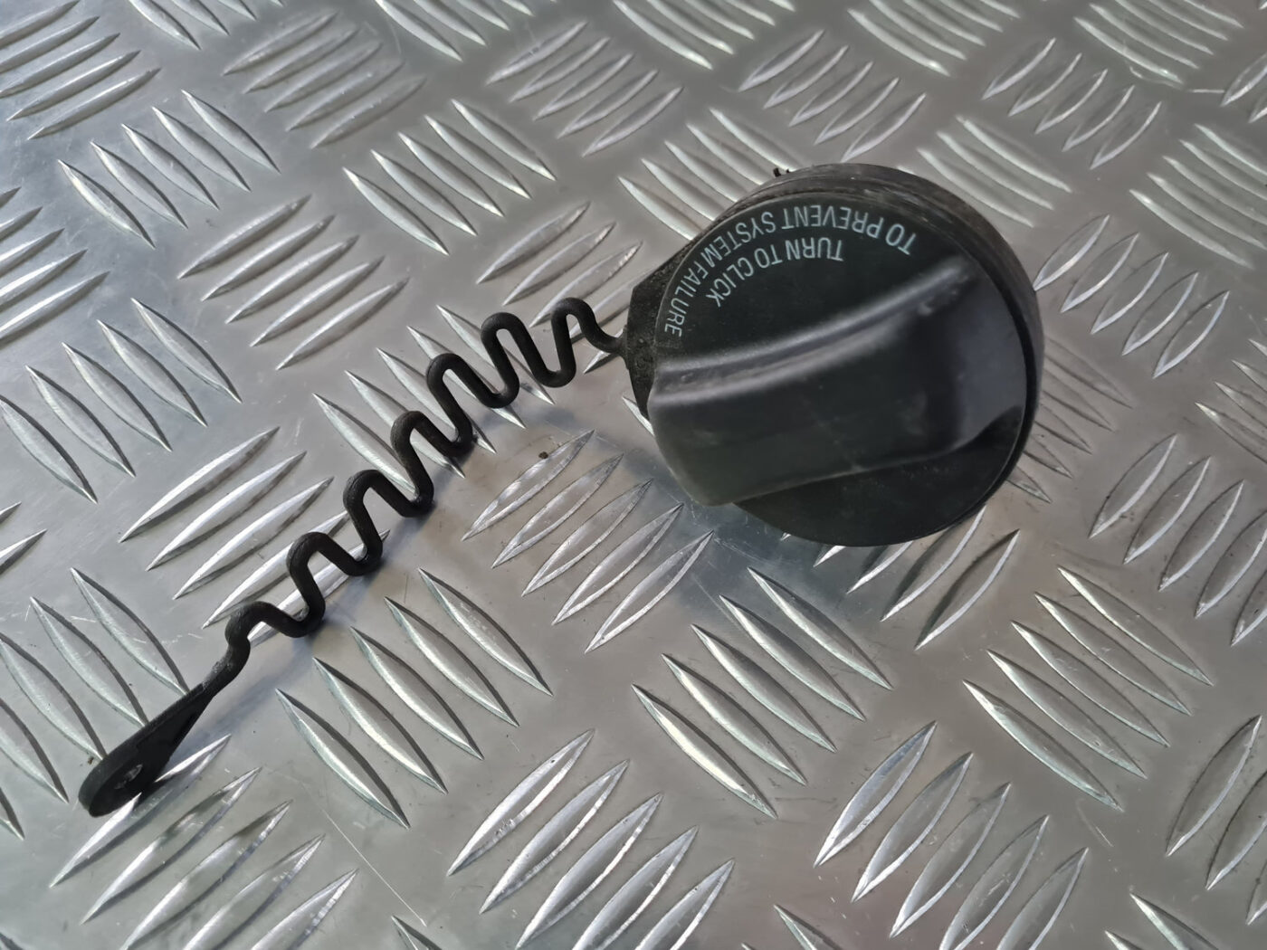 Degvielas uzpildes korķis priekš VOLVO XC 60 2009 2 Degvielas uzpildes korķis priekš VOLVO XC 60 2009