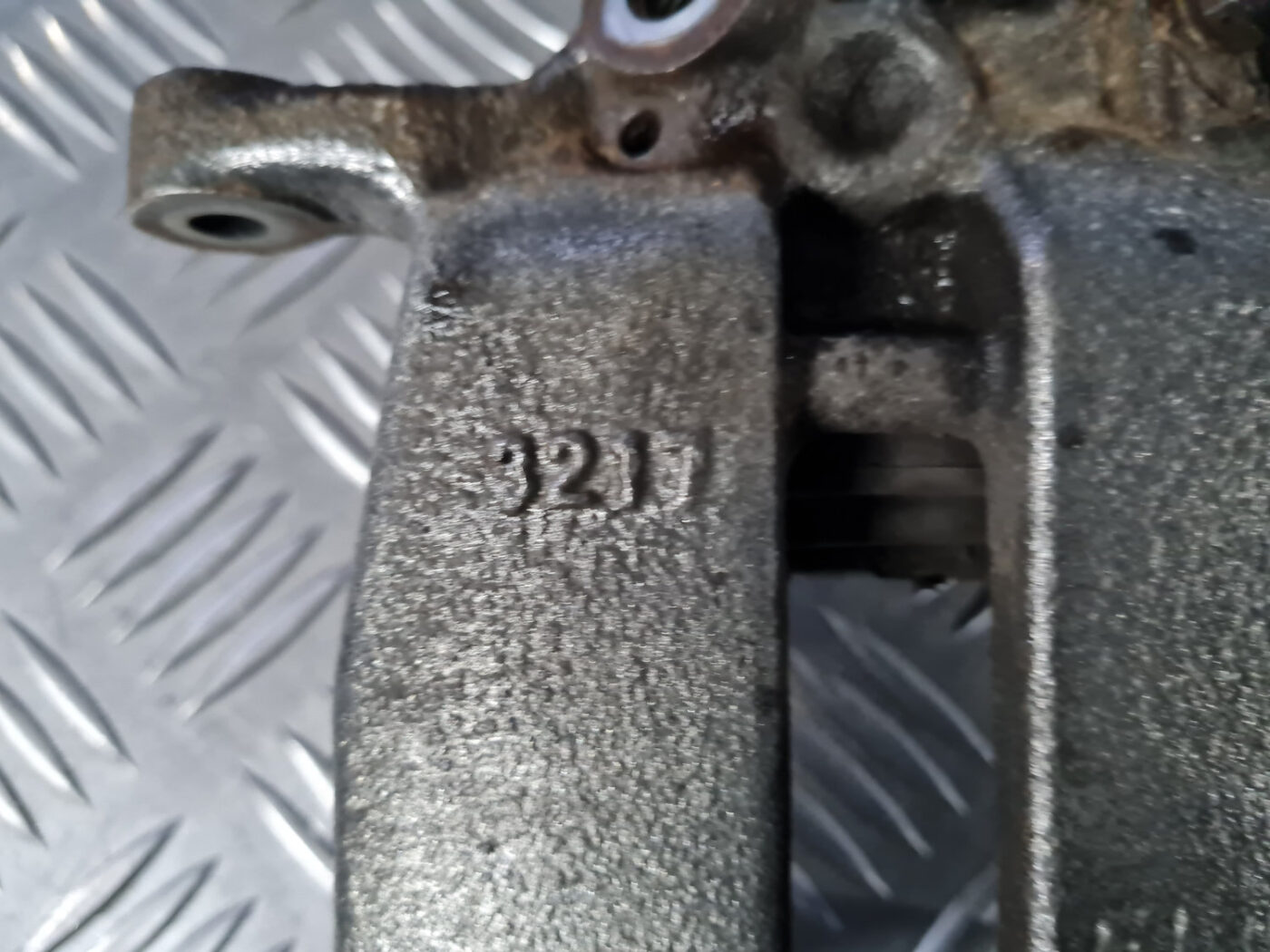 Aizmugurējais labais suports priekš VOLVO XC 60 2009 6 Aizmugurējais labais suports priekš VOLVO XC 60 2009