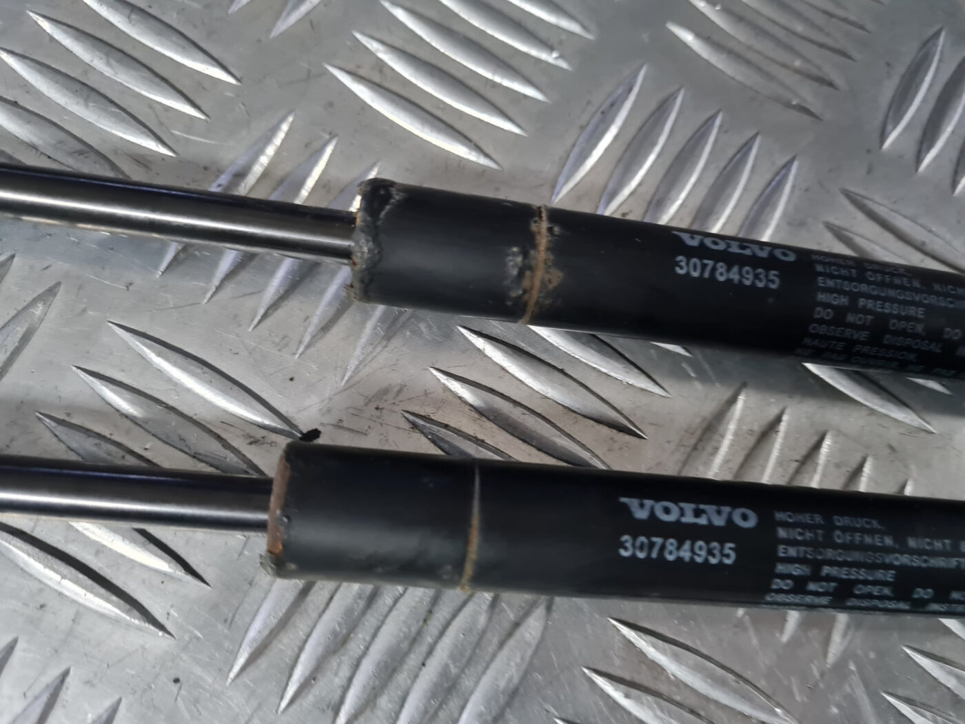 Pārsega amortizators priekš VOLVO XC 60 2009 3 Pārsega amortizators priekš VOLVO XC 60 2009