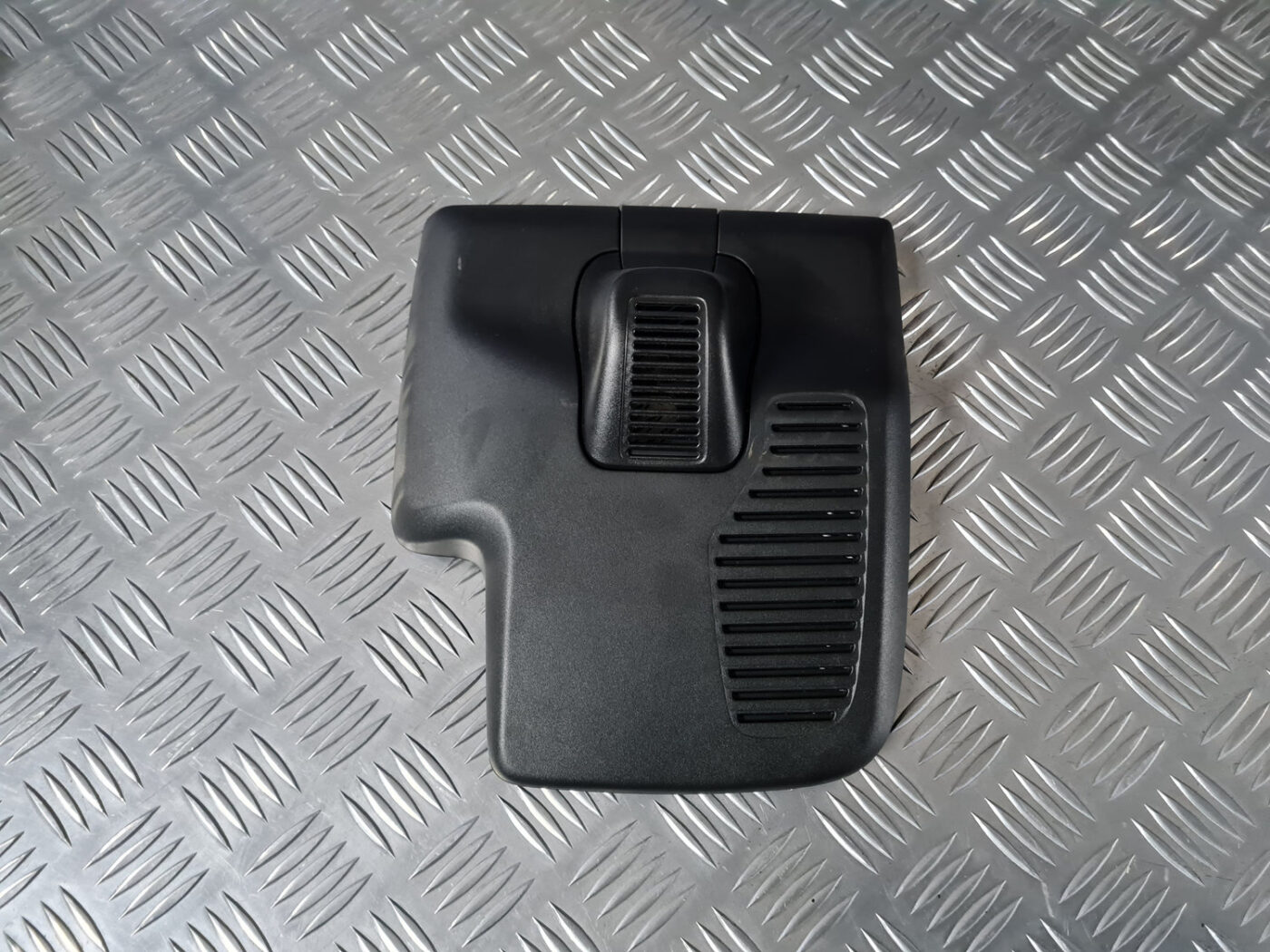 Atpakaļskata spoguļa apdare (salonā) priekš VOLVO XC 60 2009 1 Atpakaļskata spoguļa apdare (salonā) priekš VOLVO XC 60 2009