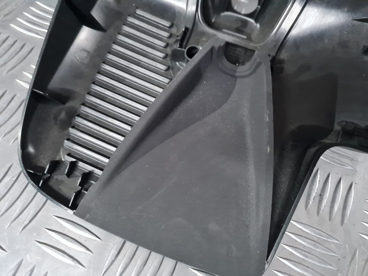 Atpakaļskata spoguļa apdare (salonā) priekš VOLVO XC 60 2009 6 Atpakaļskata spoguļa apdare (salonā) priekš VOLVO XC 60 2009