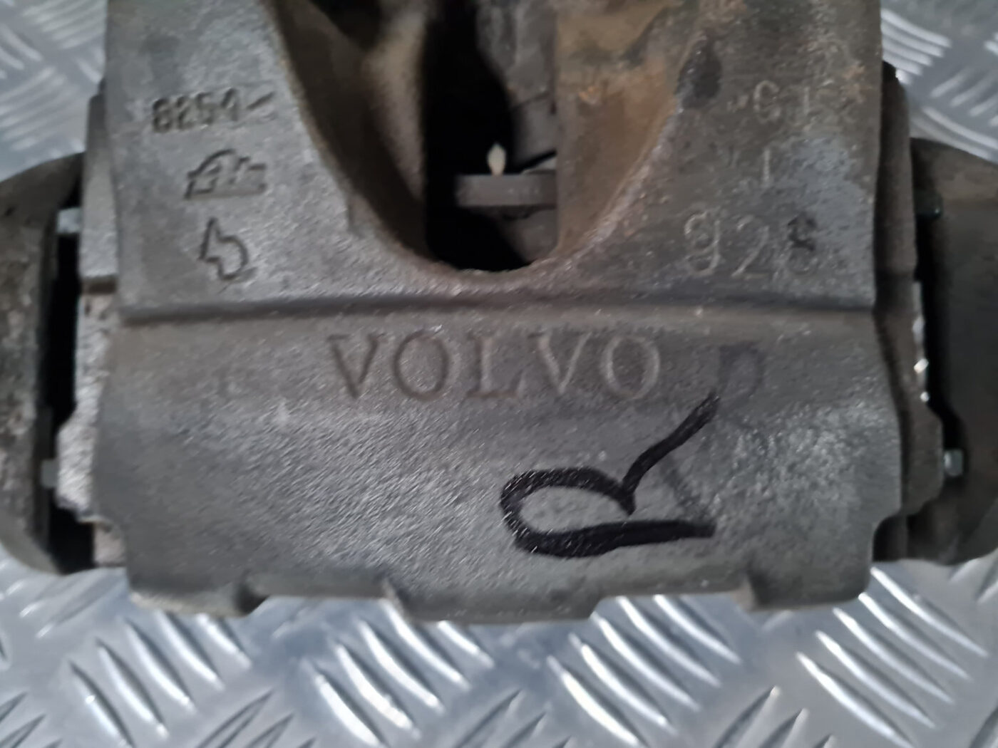 Priekšējais labais suports priekš VOLVO XC 60 2009 7 Priekšējais labais suports priekš VOLVO XC 60 2009