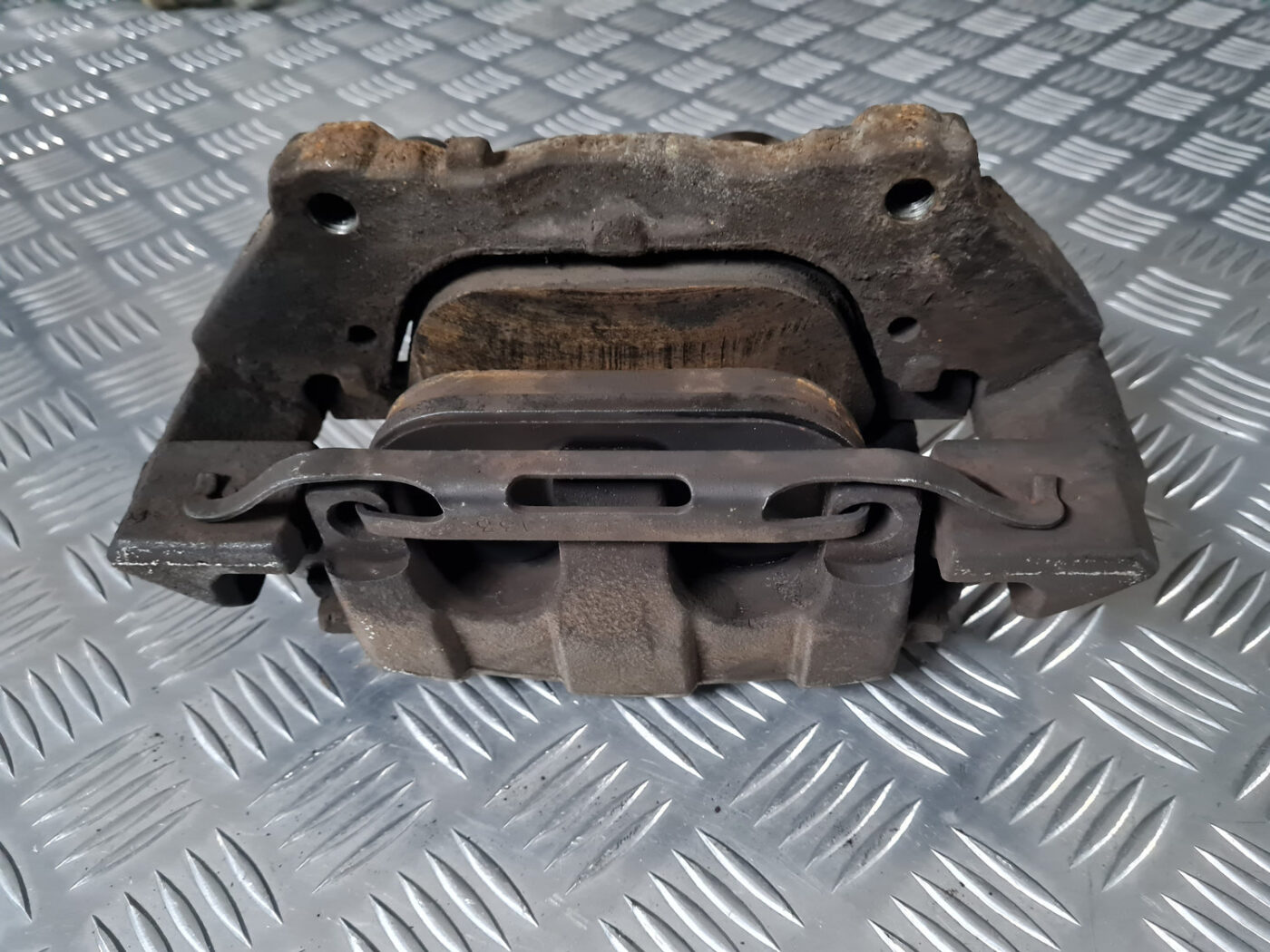 Priekšējais labais suports priekš VOLVO XC 60 2009 5 Priekšējais labais suports priekš VOLVO XC 60 2009