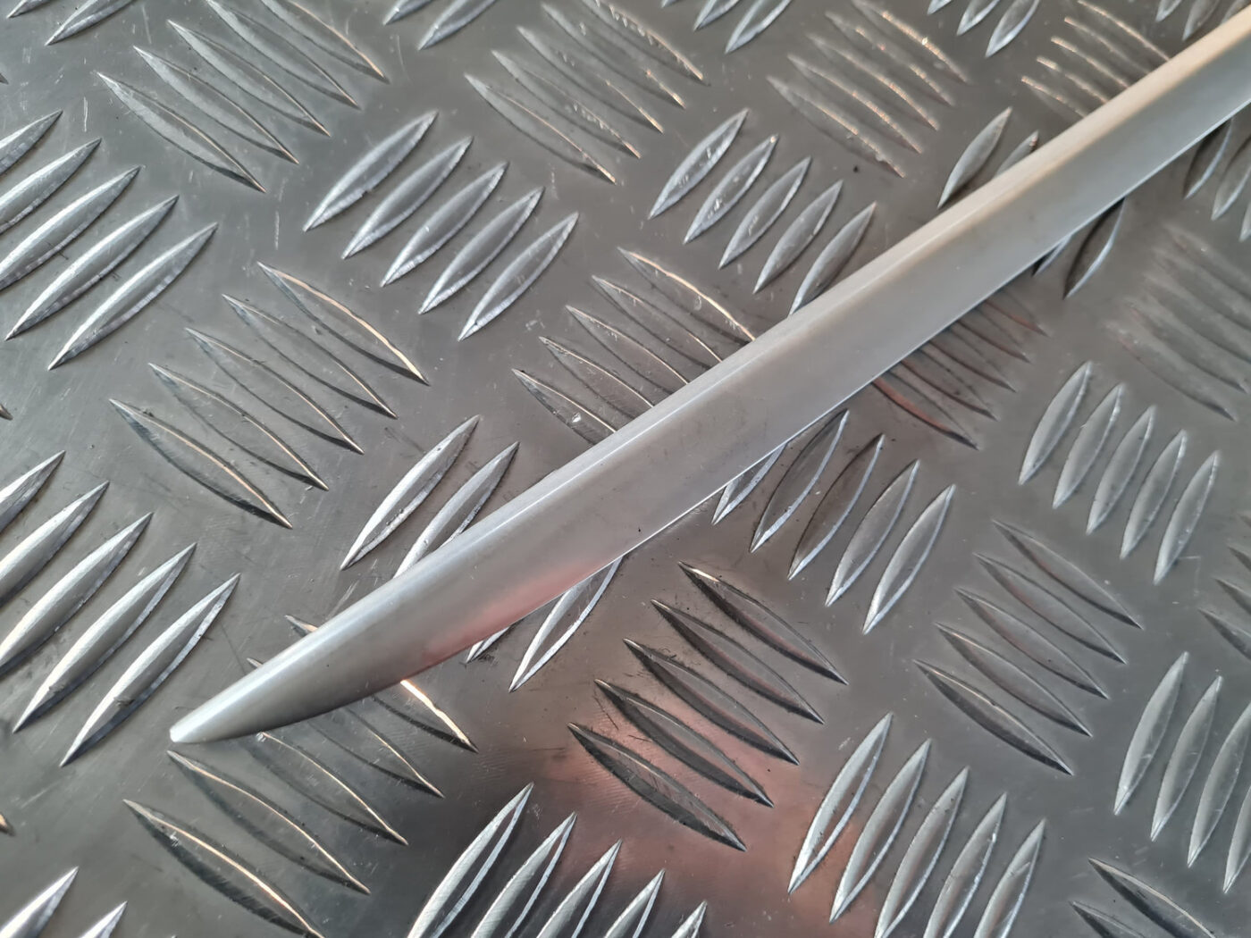 Aizmugurēja sānu stikla moldings priekš VOLVO XC 60 2009 2 Aizmugurēja sānu stikla moldings priekš VOLVO XC 60 2009