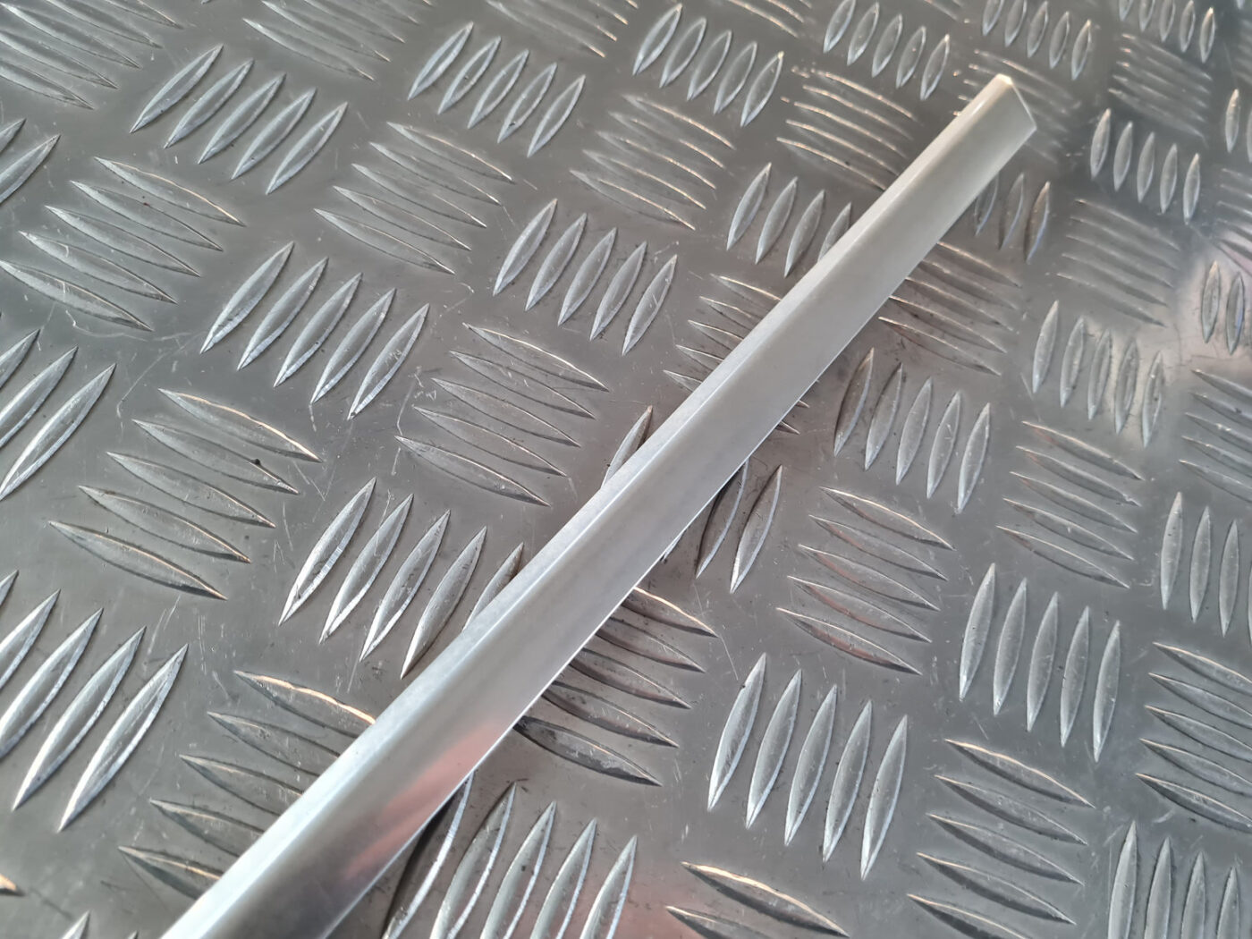 Aizmugurēja sānu stikla moldings priekš VOLVO XC 60 2009 5 Aizmugurēja sānu stikla moldings priekš VOLVO XC 60 2009