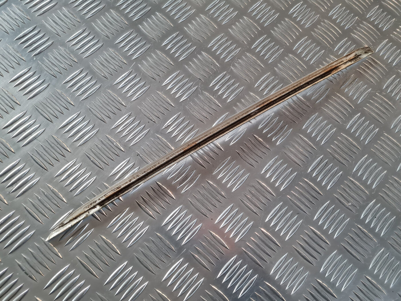 Aizmugurēja sānu stikla moldings priekš VOLVO XC 60 2009 4 Aizmugurēja sānu stikla moldings priekš VOLVO XC 60 2009