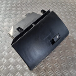 Mantu glabāšanas nodalījums pasažiera pusē priekš VOLVO XC 60 2009