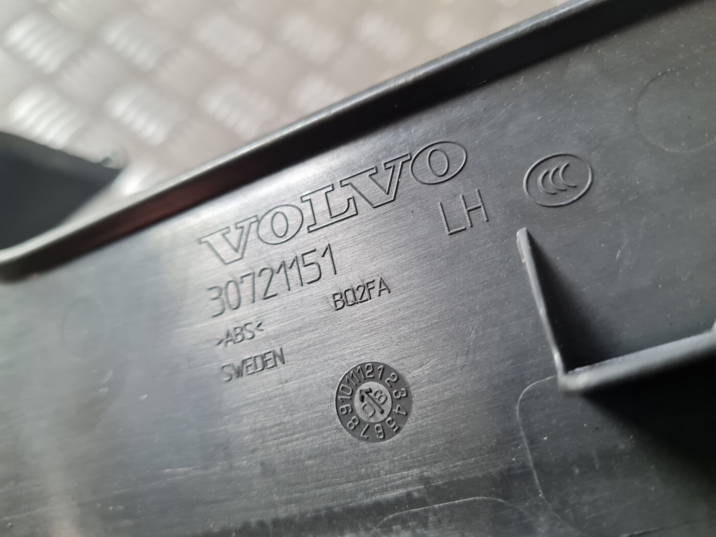 Sliekšņa aizmugurēja kreisa uzlika (salonā) priekš VOLVO XC 60 2009 3 Sliekšņa aizmugurēja kreisa uzlika (salonā) priekš VOLVO XC 60 2009