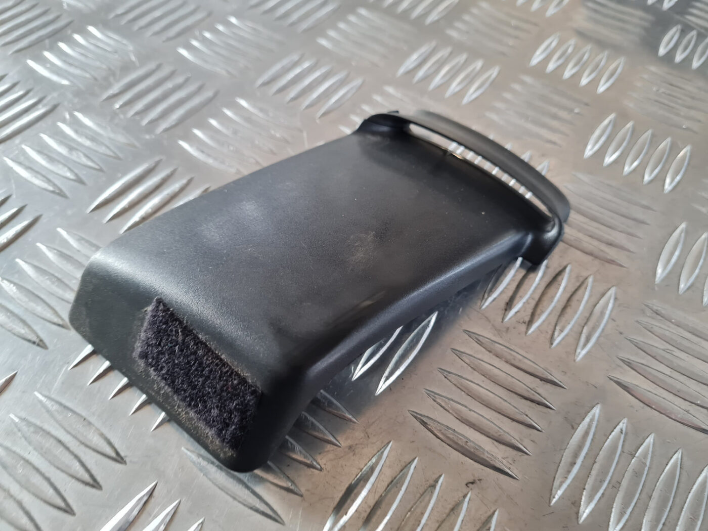 Aizmugurēja sēdekļa atzveltnes plastmasas uzlika priekš VOLVO XC 60 2009 2 Aizmugurēja sēdekļa atzveltnes plastmasas uzlika priekš VOLVO XC 60 2009