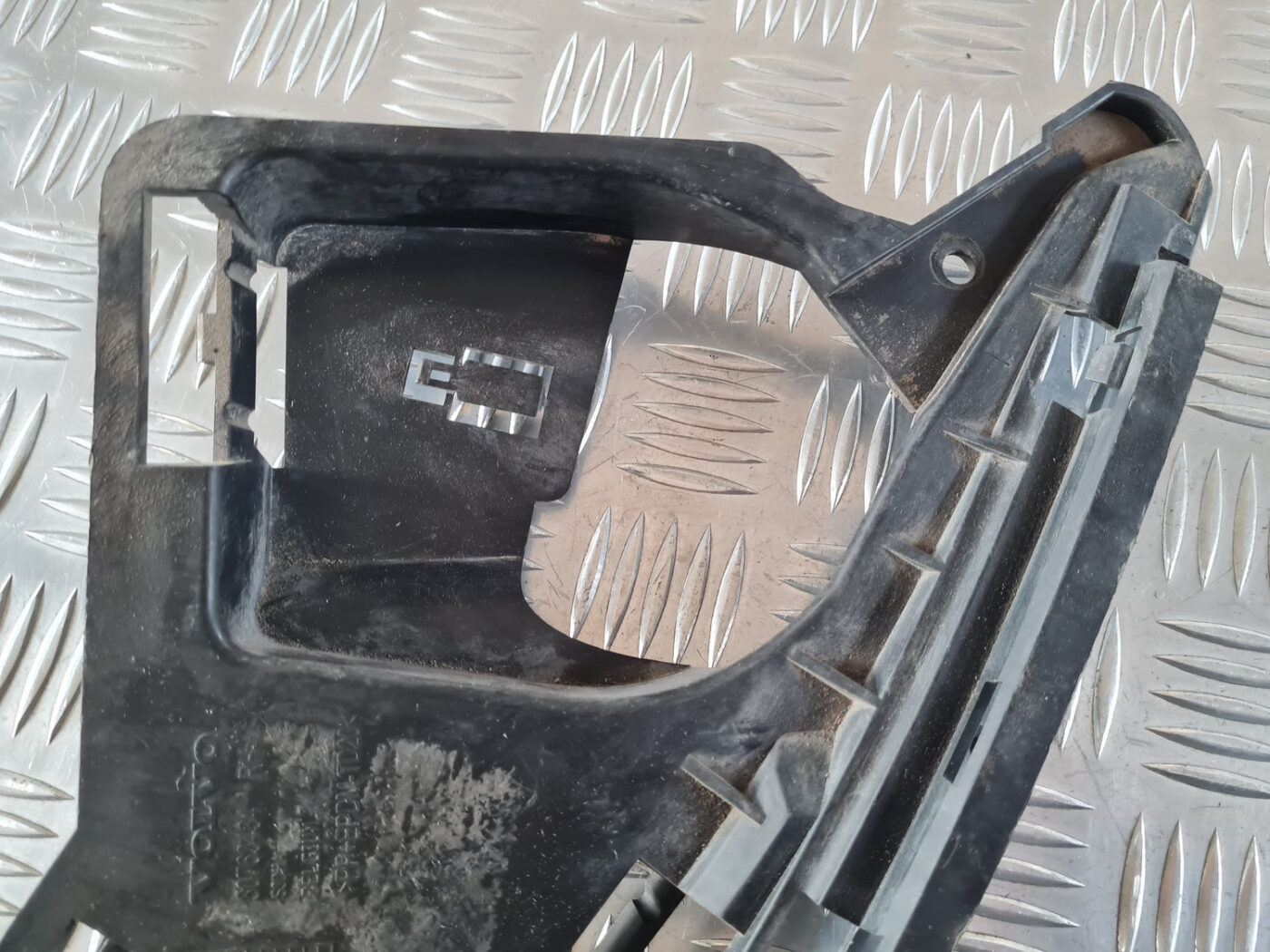 Priekšēja luktura kronšteins priekš VOLVO XC 60 2009 5 Priekšēja luktura kronšteins priekš VOLVO XC 60 2009