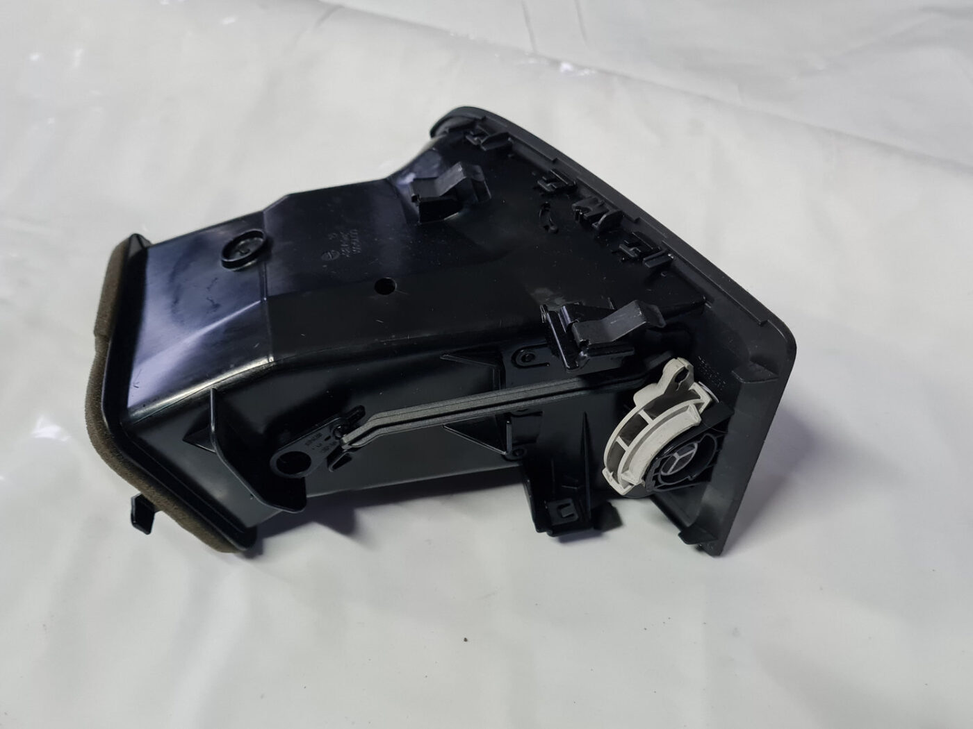 Mērinstrumentu paneļa gaisa vads, pa kreisi priekš VOLVO XC 60 2009 4 Mērinstrumentu paneļa gaisa vads, pa kreisi priekš VOLVO XC 60 2009