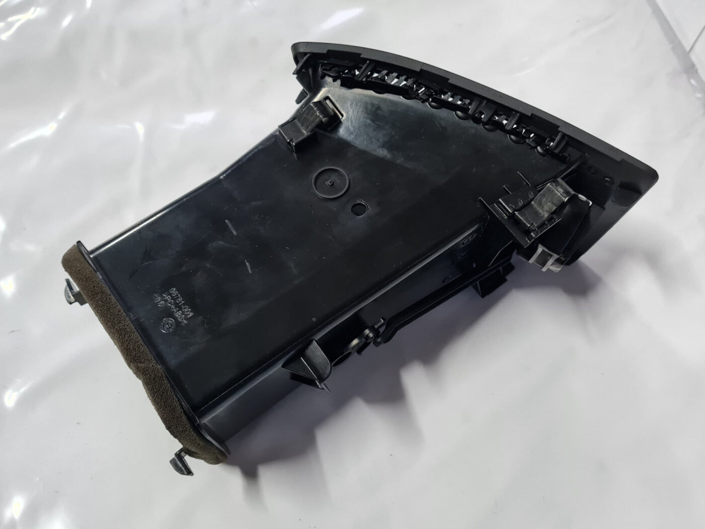 Mērinstrumentu paneļa gaisa vads, pa labi priekš VOLVO XC 60 2009 4 Mērinstrumentu paneļa gaisa vads, pa labi priekš VOLVO XC 60 2009