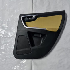 Aizmugurējo labo durvju apdare priekš VOLVO XC 60 2009