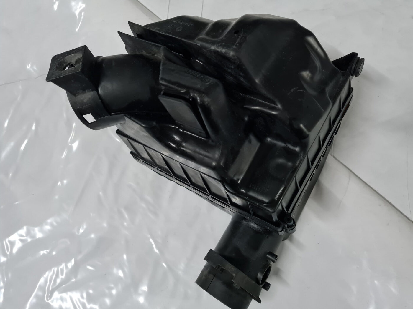 Gaisa filtra korpuss priekš VOLVO XC 60 2009 2 Gaisa filtra korpuss priekš VOLVO XC 60 2009