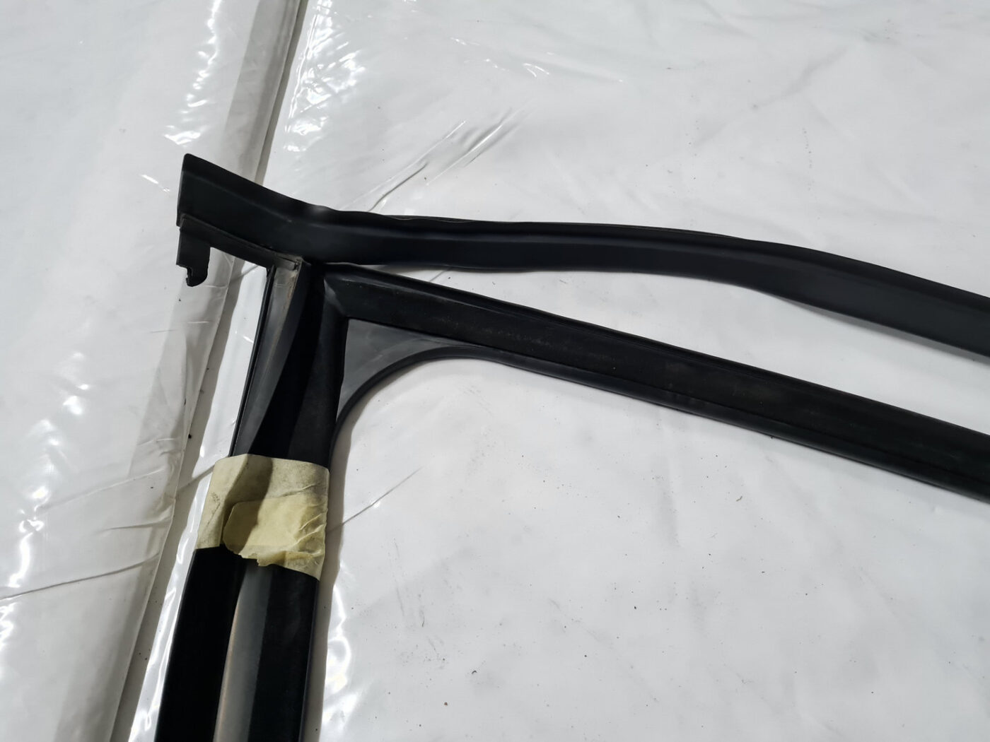 Durvju gumija priekš VOLVO XC 60 2009 8 Durvju gumija priekš VOLVO XC 60 2009