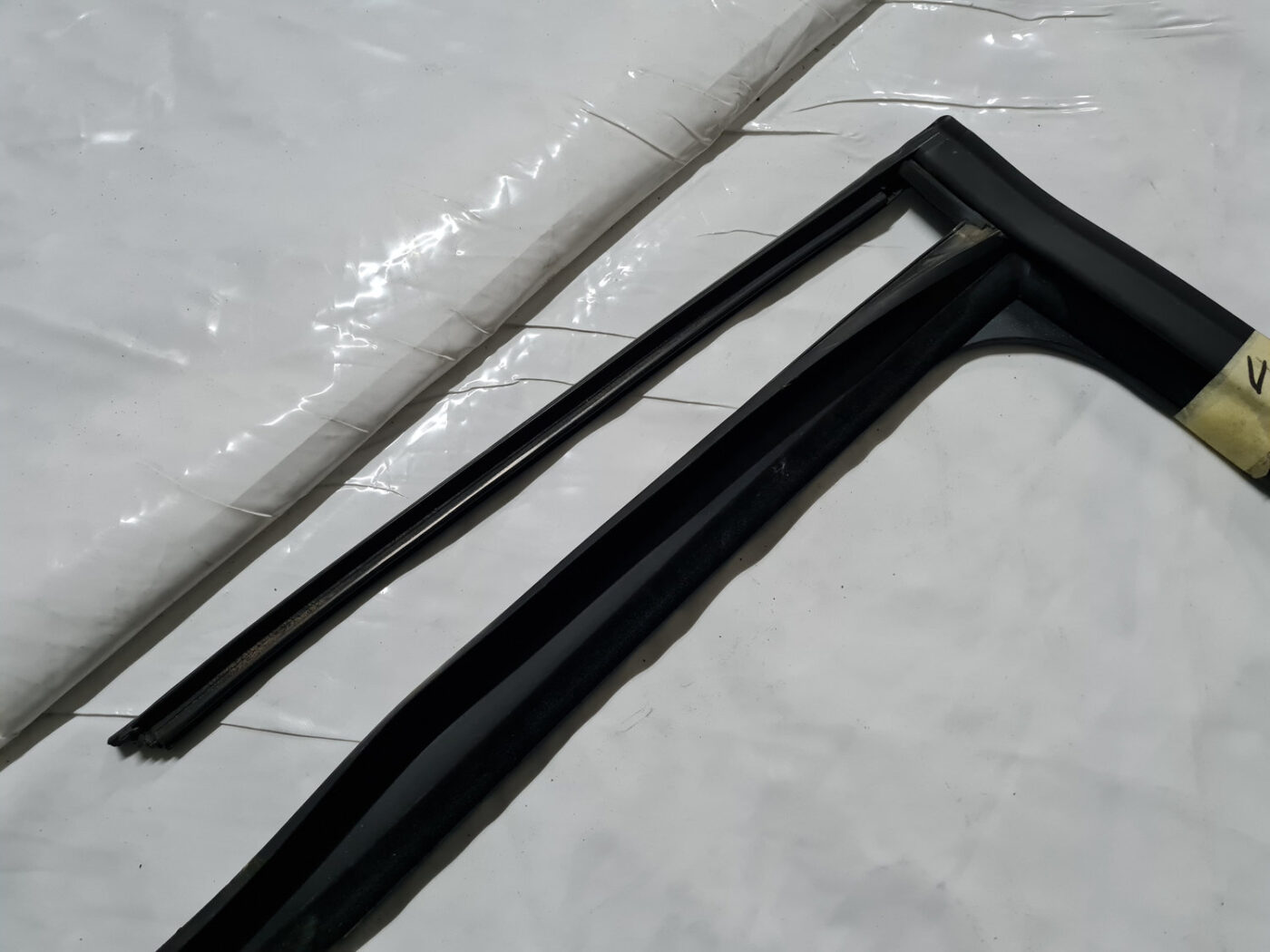 Durvju gumija priekš VOLVO XC 60 2009 6 Durvju gumija priekš VOLVO XC 60 2009