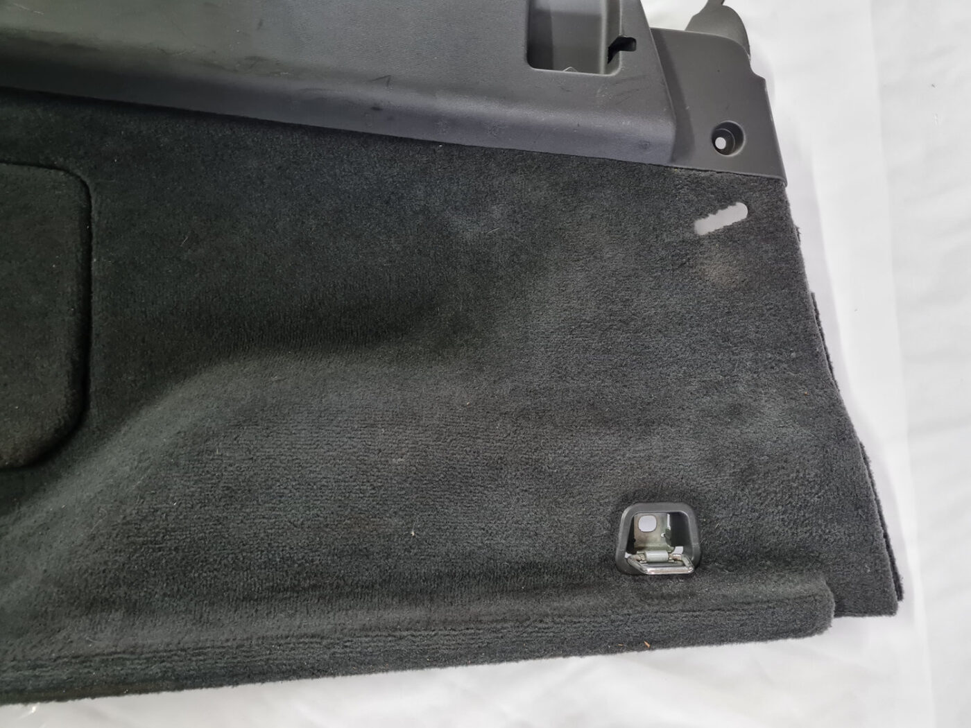 Bagāžnieka nodalījuma sānu apdare priekš VOLVO XC 60 2009 13 Bagāžnieka nodalījuma sānu apdare priekš VOLVO XC 60 2009