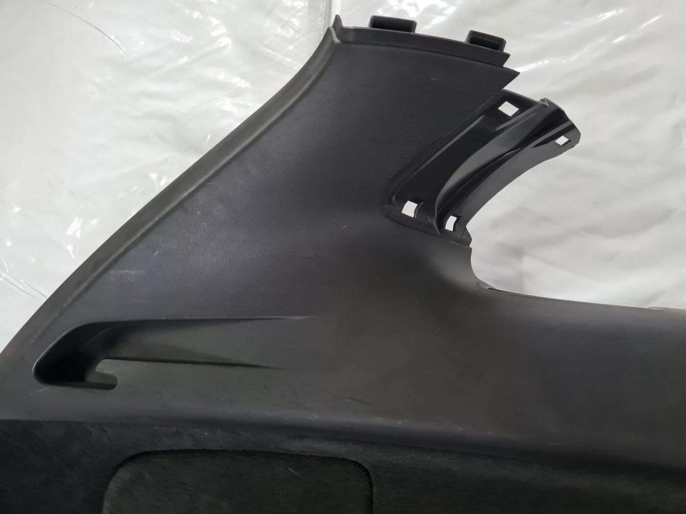 Bagāžnieka nodalījuma sānu apdare priekš VOLVO XC 60 2009 11 Bagāžnieka nodalījuma sānu apdare priekš VOLVO XC 60 2009