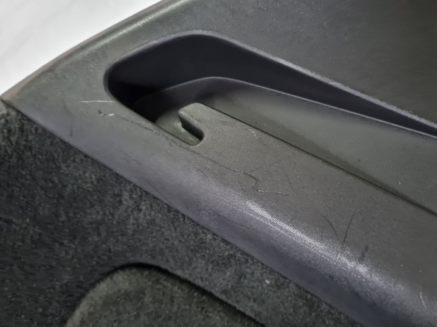 Bagāžnieka nodalījuma sānu apdare priekš VOLVO XC 60 2009 10 Bagāžnieka nodalījuma sānu apdare priekš VOLVO XC 60 2009