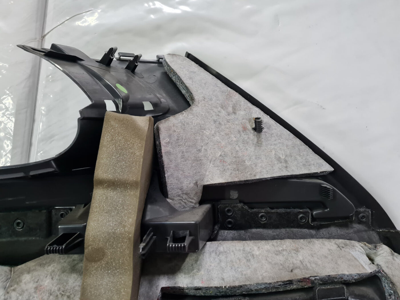 Bagāžnieka nodalījuma sānu apdare priekš VOLVO XC 60 2009 5 Bagāžnieka nodalījuma sānu apdare priekš VOLVO XC 60 2009