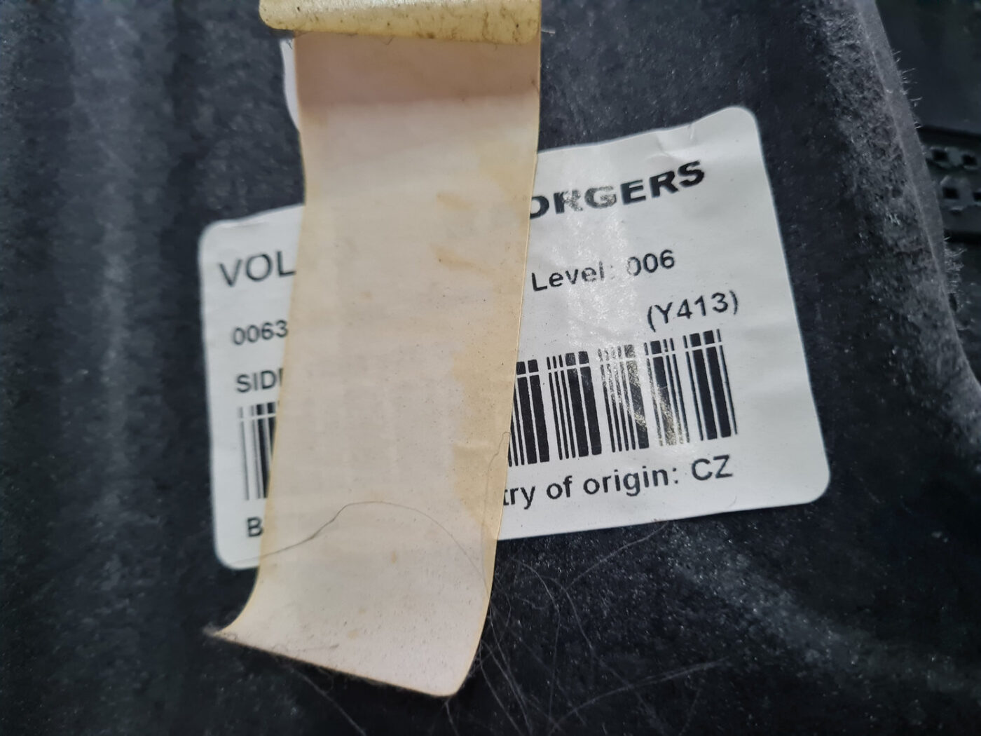 Bagāžnieka nodalījuma sānu apdare priekš VOLVO XC 60 2009 4 Bagāžnieka nodalījuma sānu apdare priekš VOLVO XC 60 2009