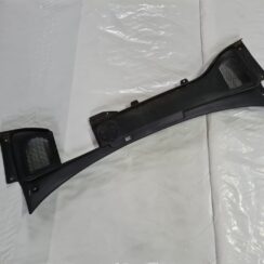 Vējstikla uzlikas (deflektora) režģis priekš VOLVO XC 60 2009