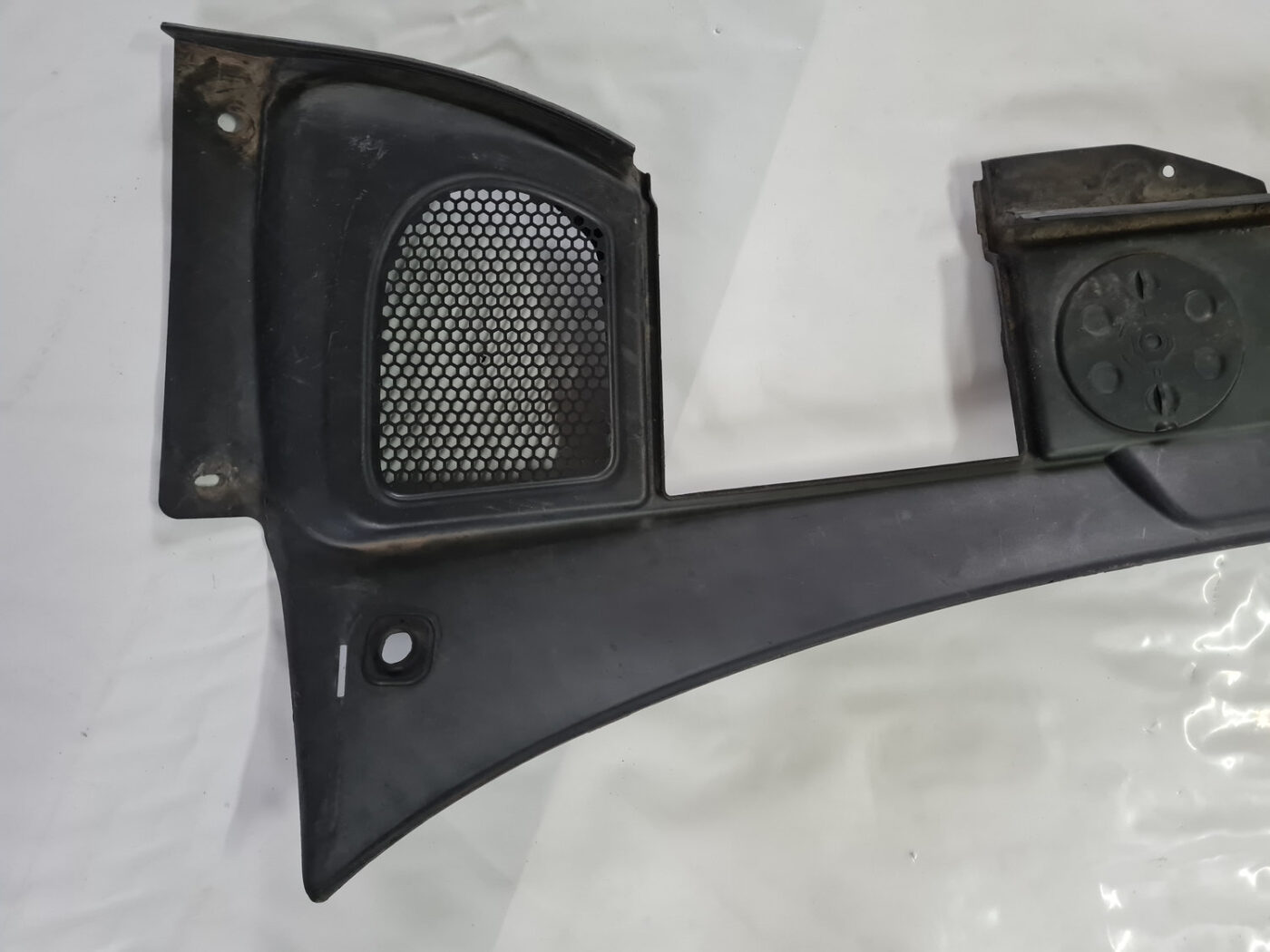 Vējstikla uzlikas (deflektora) režģis priekš VOLVO XC 60 2009 2 Vējstikla uzlikas (deflektora) režģis priekš VOLVO XC 60 2009