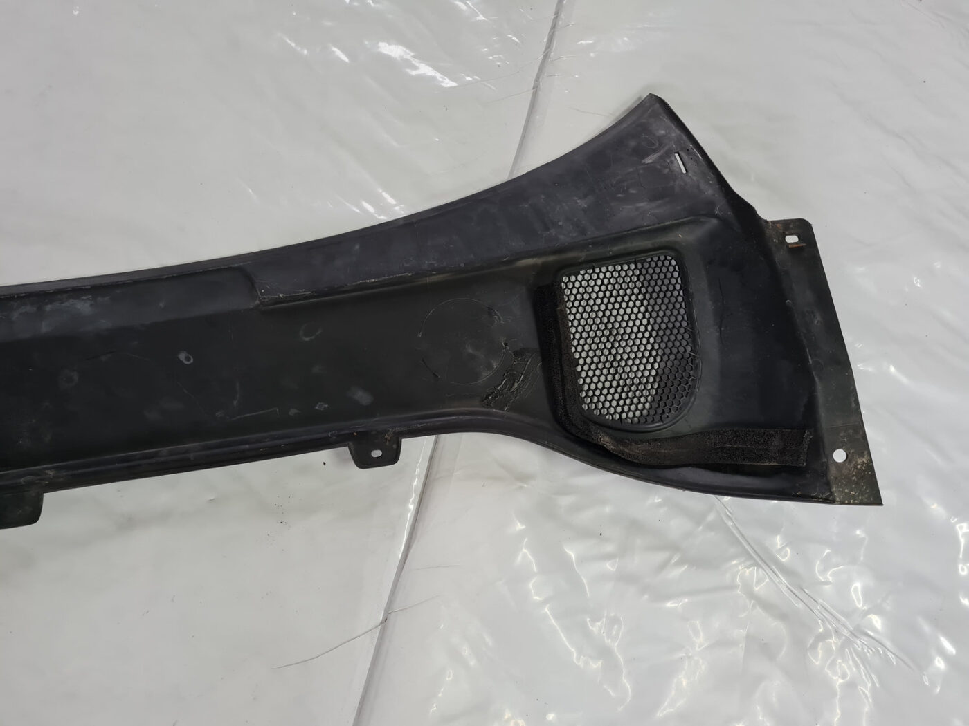 Vējstikla uzlikas (deflektora) režģis priekš VOLVO XC 60 2009 6 Vējstikla uzlikas (deflektora) režģis priekš VOLVO XC 60 2009