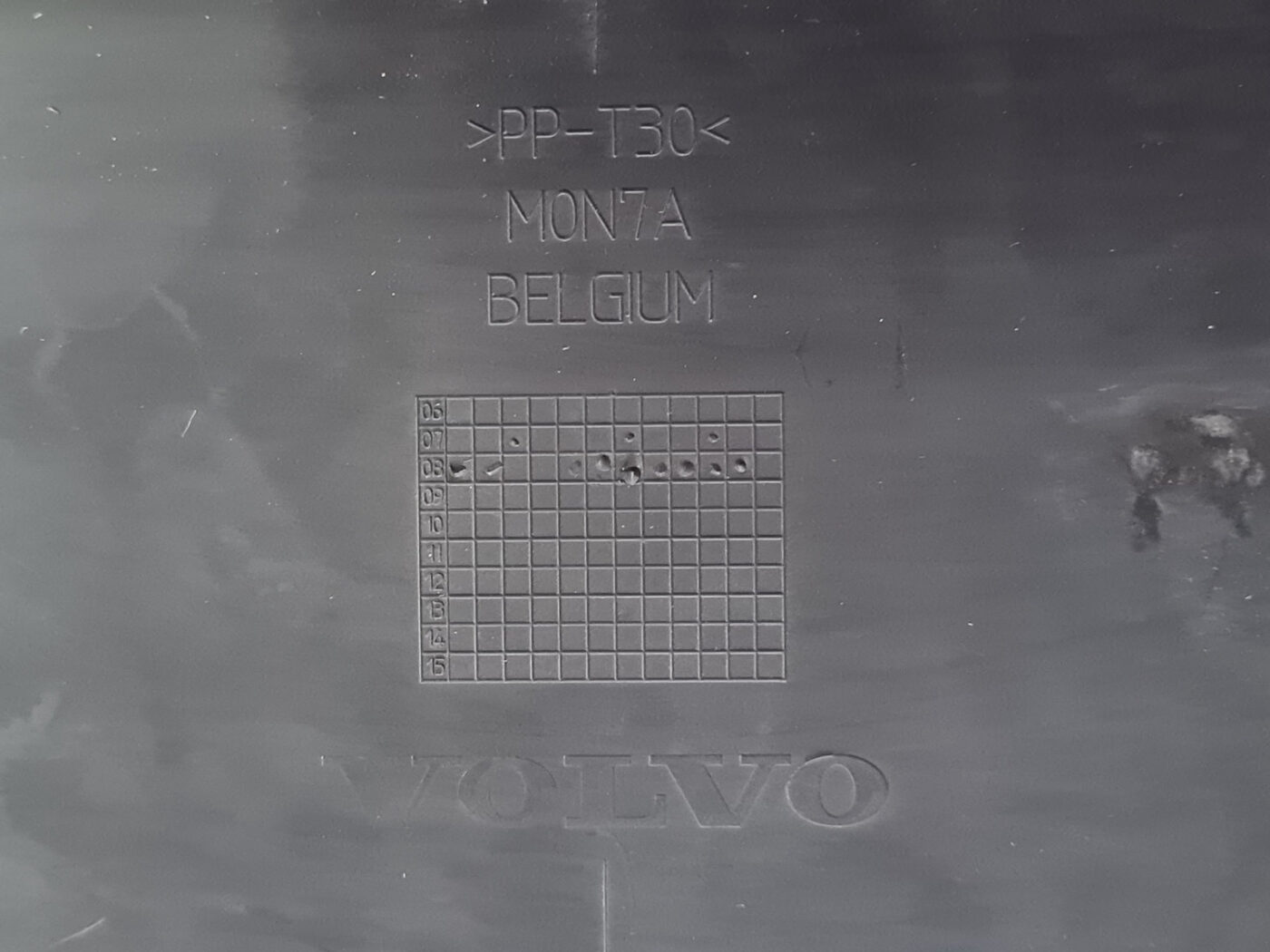 Vējstikla uzlikas (deflektora) režģis priekš VOLVO XC 60 2009 4 Vējstikla uzlikas (deflektora) režģis priekš VOLVO XC 60 2009