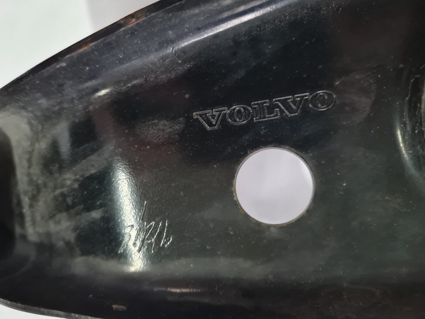 Priekšējā šķērseniskā sija priekš VOLVO XC 60 2009 7 Priekšējā šķērseniskā sija priekš VOLVO XC 60 2009