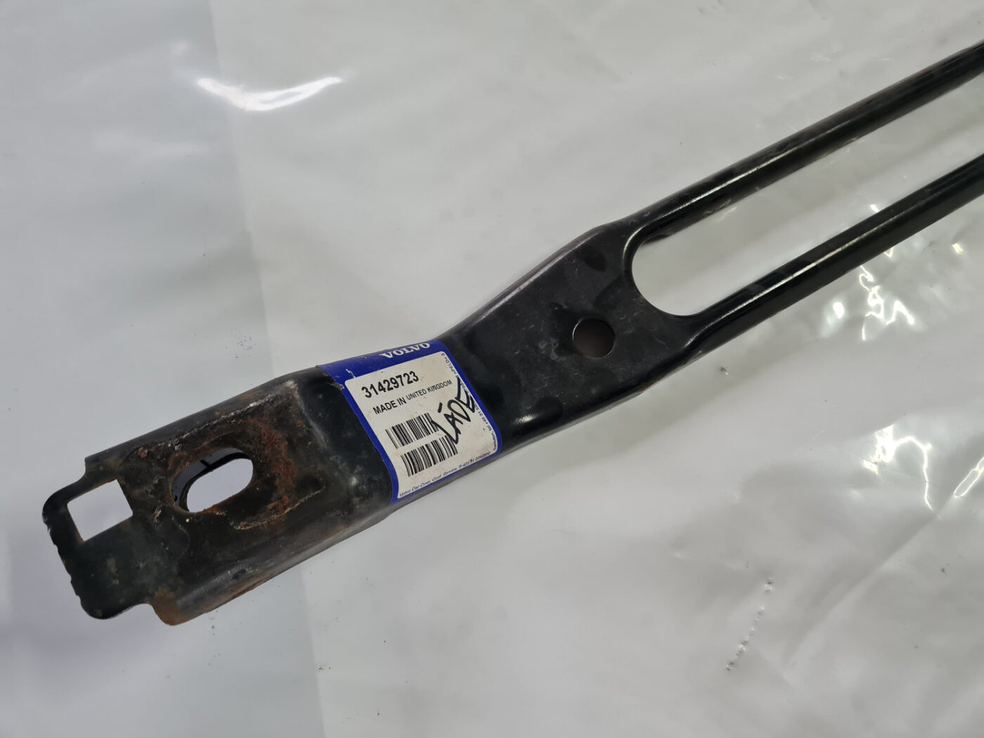 Priekšējā šķērseniskā sija priekš VOLVO XC 60 2009 4 Priekšējā šķērseniskā sija priekš VOLVO XC 60 2009