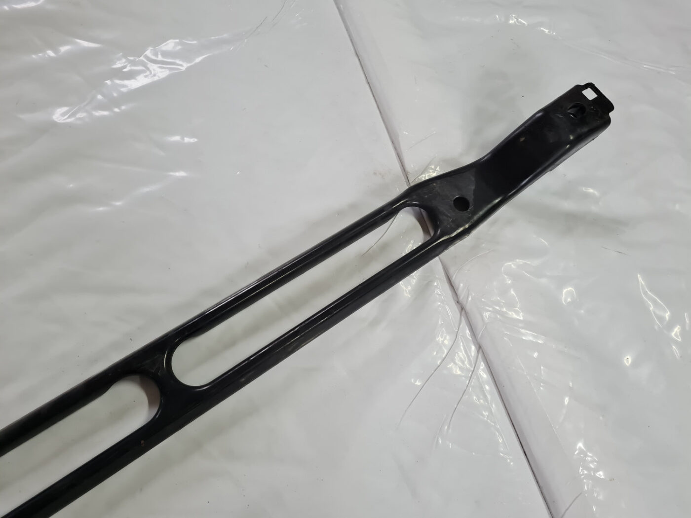 Priekšējā šķērseniskā sija priekš VOLVO XC 60 2009 3 Priekšējā šķērseniskā sija priekš VOLVO XC 60 2009