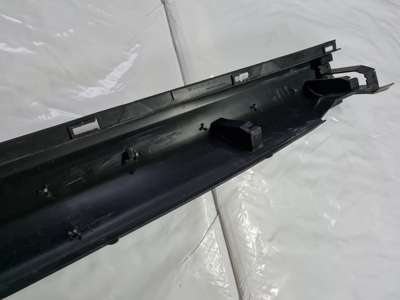 Ārēja sliekšņa kreisa uzlika priekš VOLVO XC 60 2009 6 Ārēja sliekšņa kreisa uzlika priekš VOLVO XC 60 2009