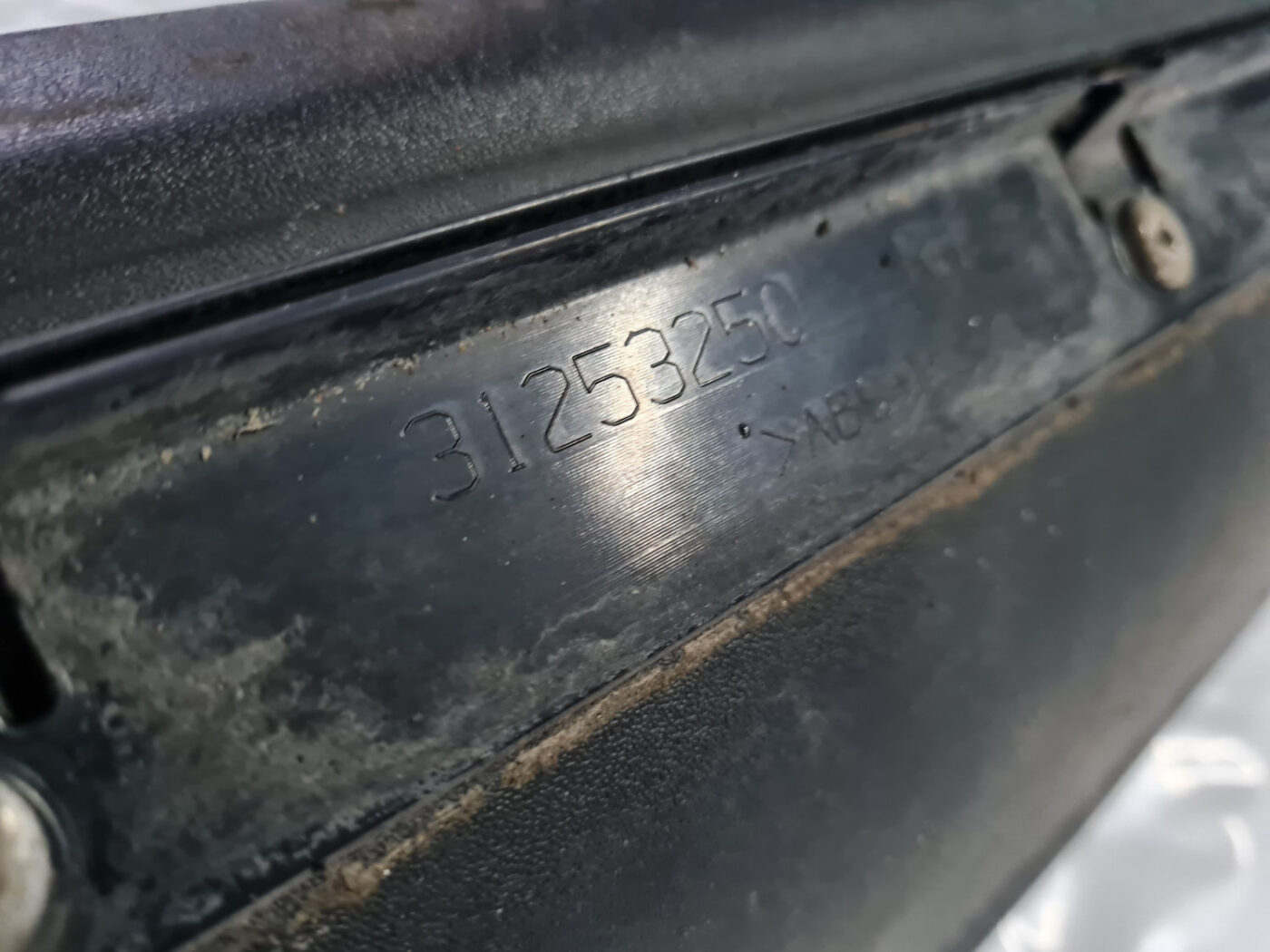 Ārēja sliekšņa laba uzlika priekš VOLVO XC 60 2009 14 Ārēja sliekšņa laba uzlika priekš VOLVO XC 60 2009