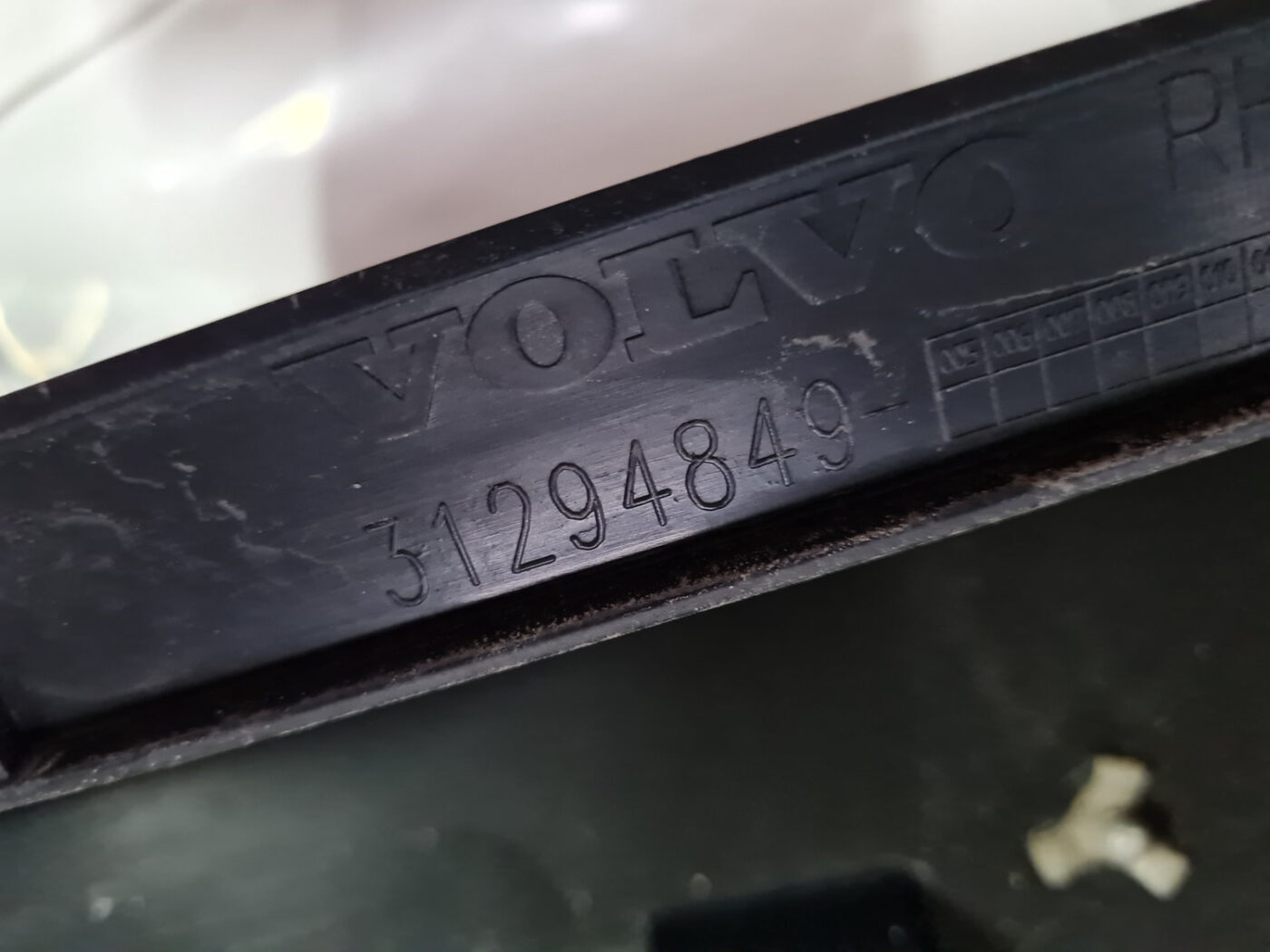 Ārēja sliekšņa laba uzlika priekš VOLVO XC 60 2009 4 Ārēja sliekšņa laba uzlika priekš VOLVO XC 60 2009