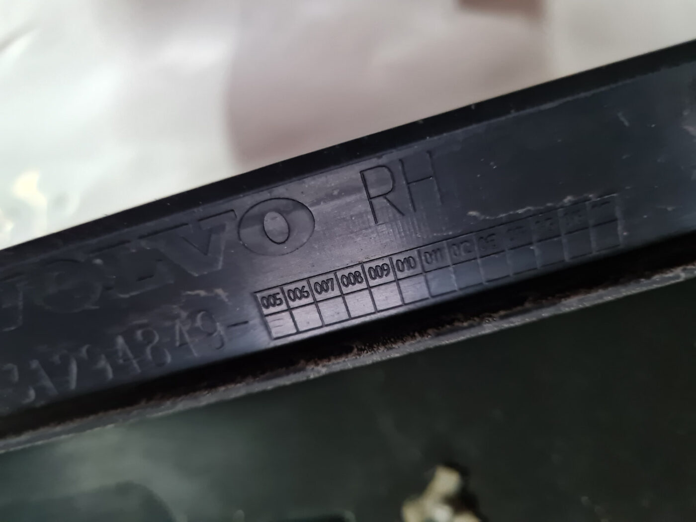 Ārēja sliekšņa laba uzlika priekš VOLVO XC 60 2009 3 Ārēja sliekšņa laba uzlika priekš VOLVO XC 60 2009