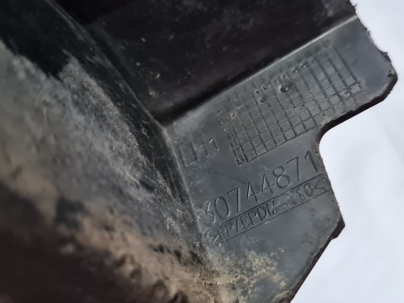 Ārēja sliekšņa uzlikas daļa priekš VOLVO XC 60 2009 3 Ārēja sliekšņa uzlikas daļa priekš VOLVO XC 60 2009