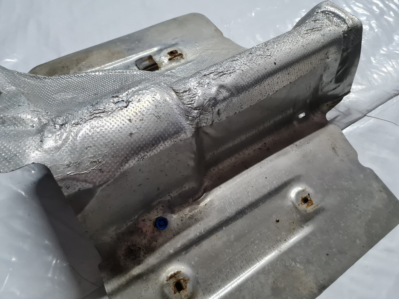 Izpūtēja sistēmas karstuma aizsargs priekš VOLVO XC 60 2009 6 Izpūtēja sistēmas karstuma aizsargs priekš VOLVO XC 60 2009